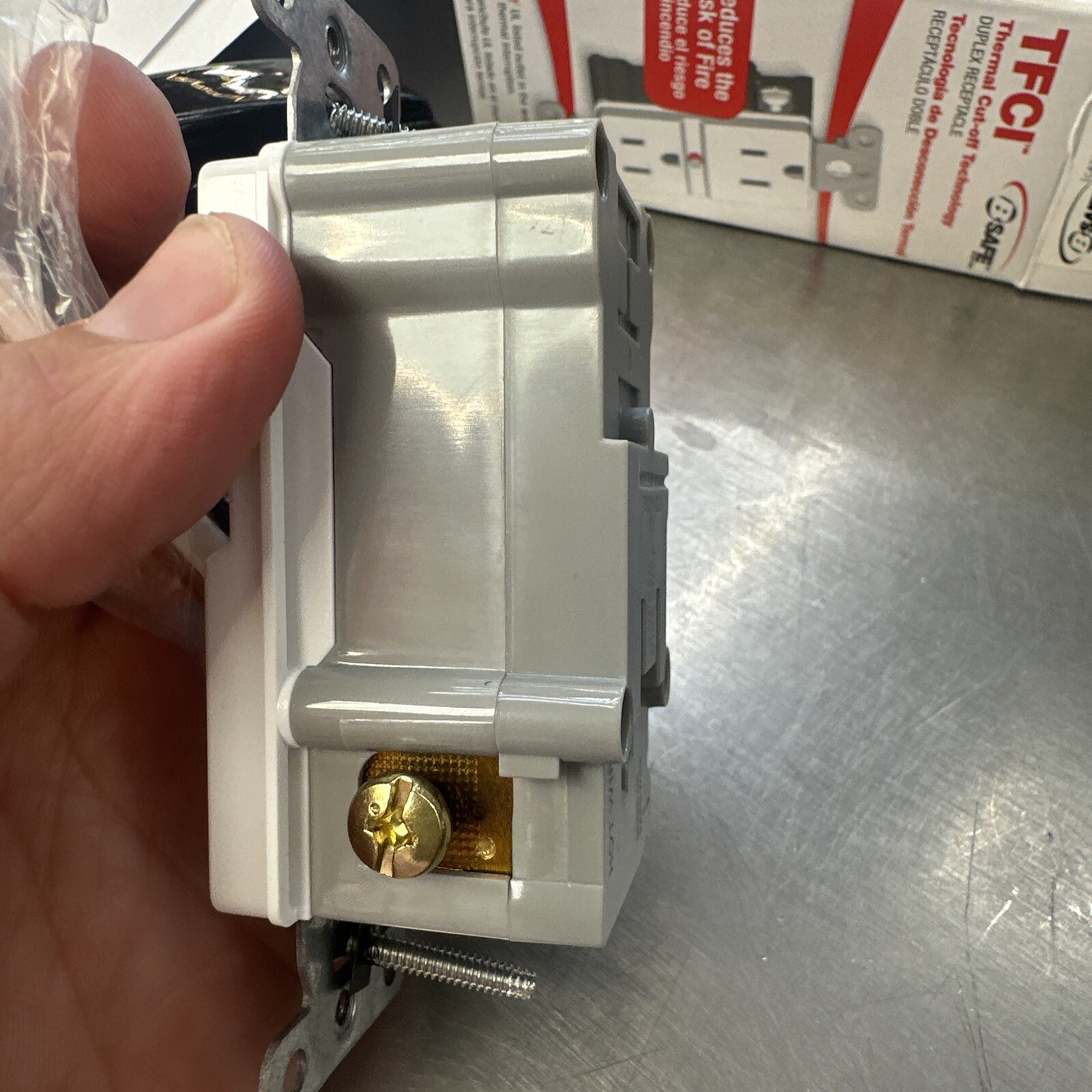 decora 15 amp 125 volt receptacle thermal cut off technology high heat outlet