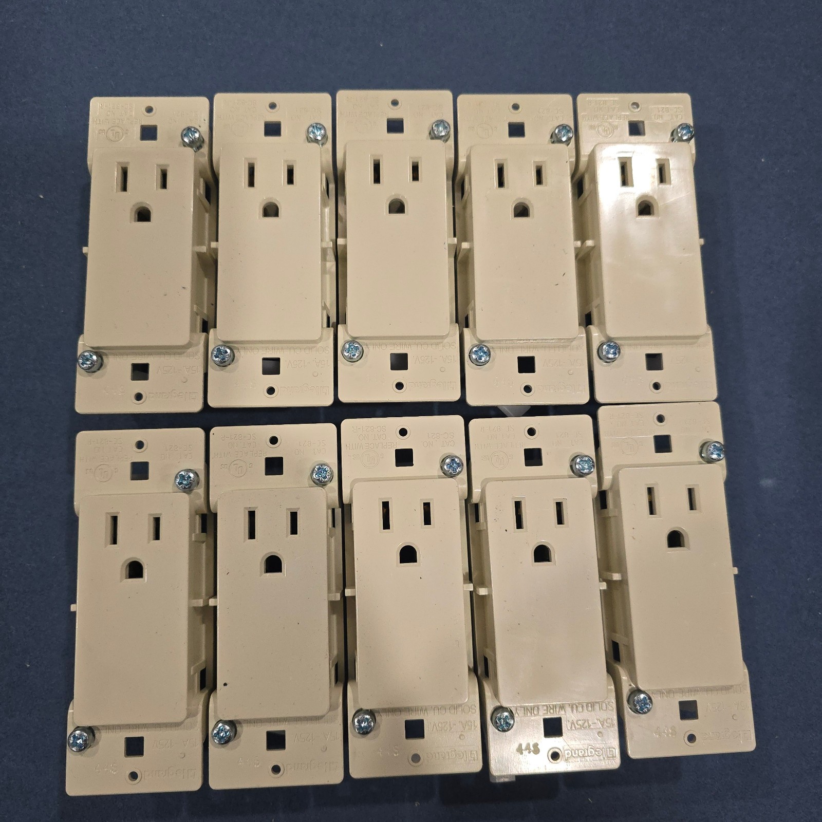 100 QTY P&S Slater DRYWALL Self Contained Single Receptacle SC-821 15A 125V