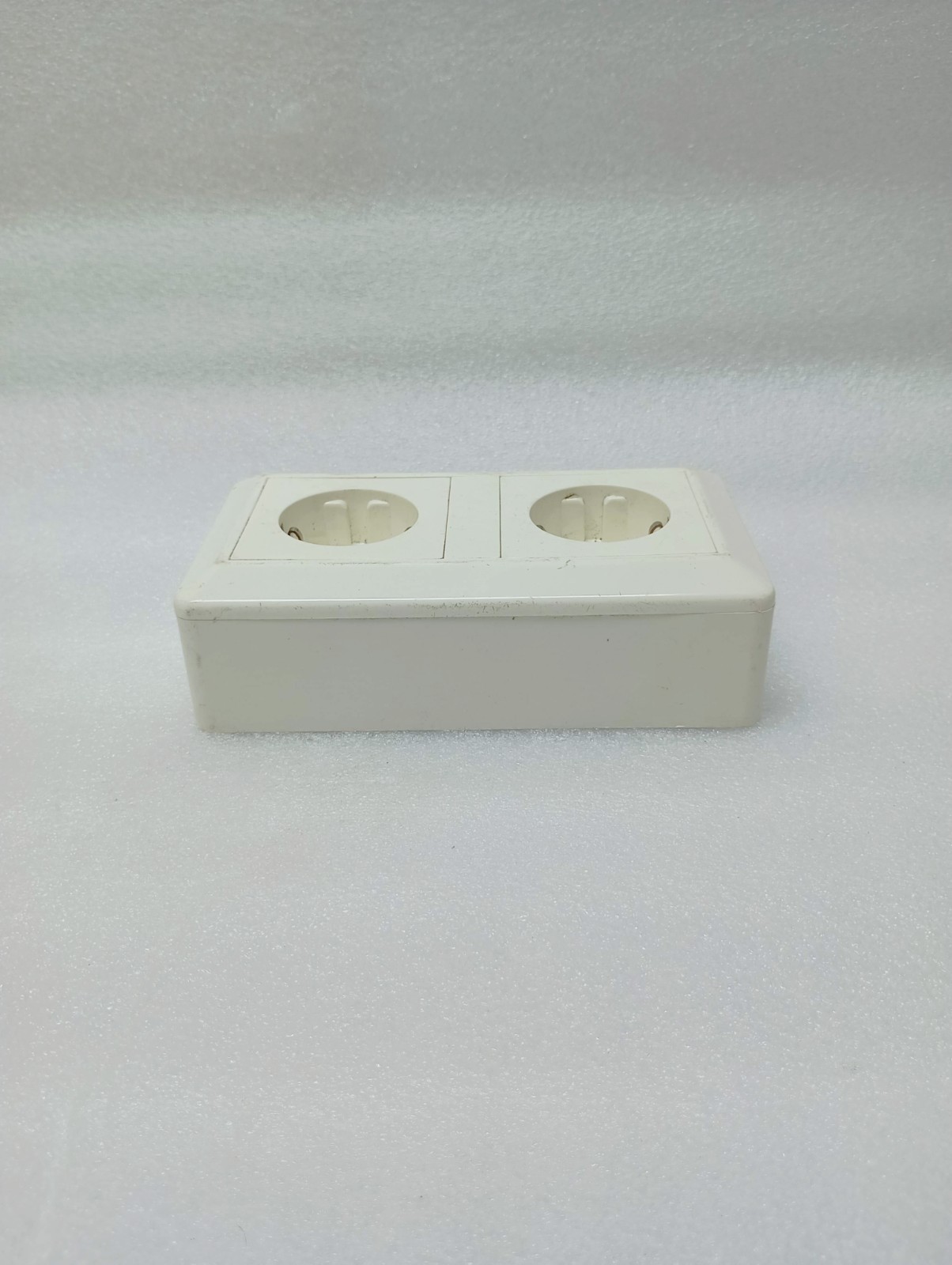 Flush mounted double socket JL/FS-CZ Series F676 L888 (LOT OF 2PC)