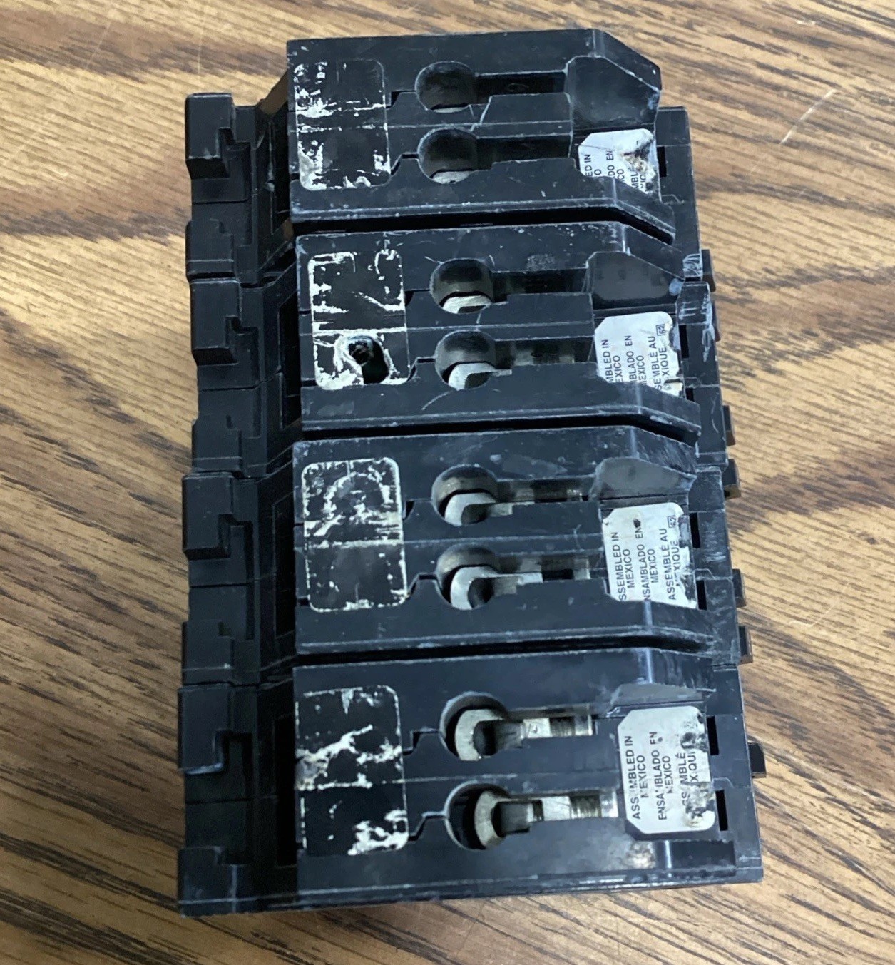 (4)Square D HOMT2020 Two 1P 20 Amp Tandem Circuit Breaker (CHIP SEE PICS) Used🔴