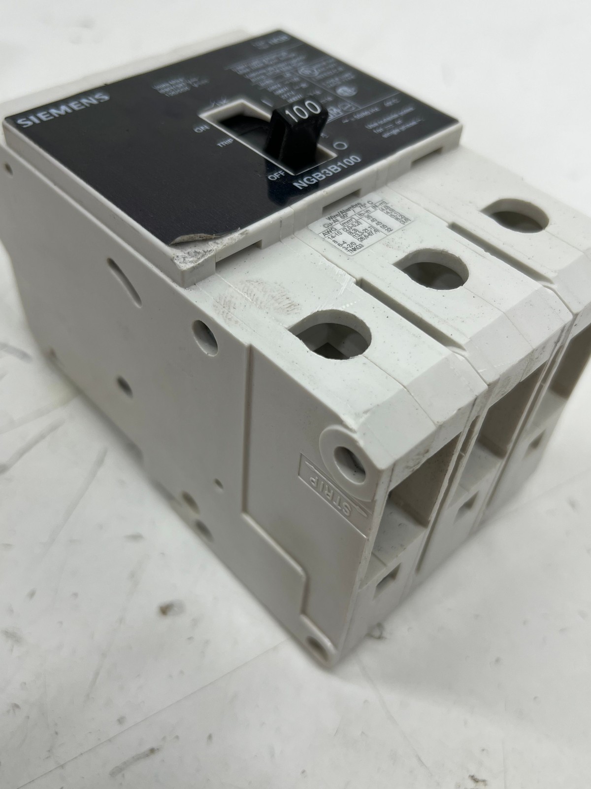 Siemens NGB3B100 100 AMP 3 Pole Molded Case Circuit Breaker (Bolt On) *READ