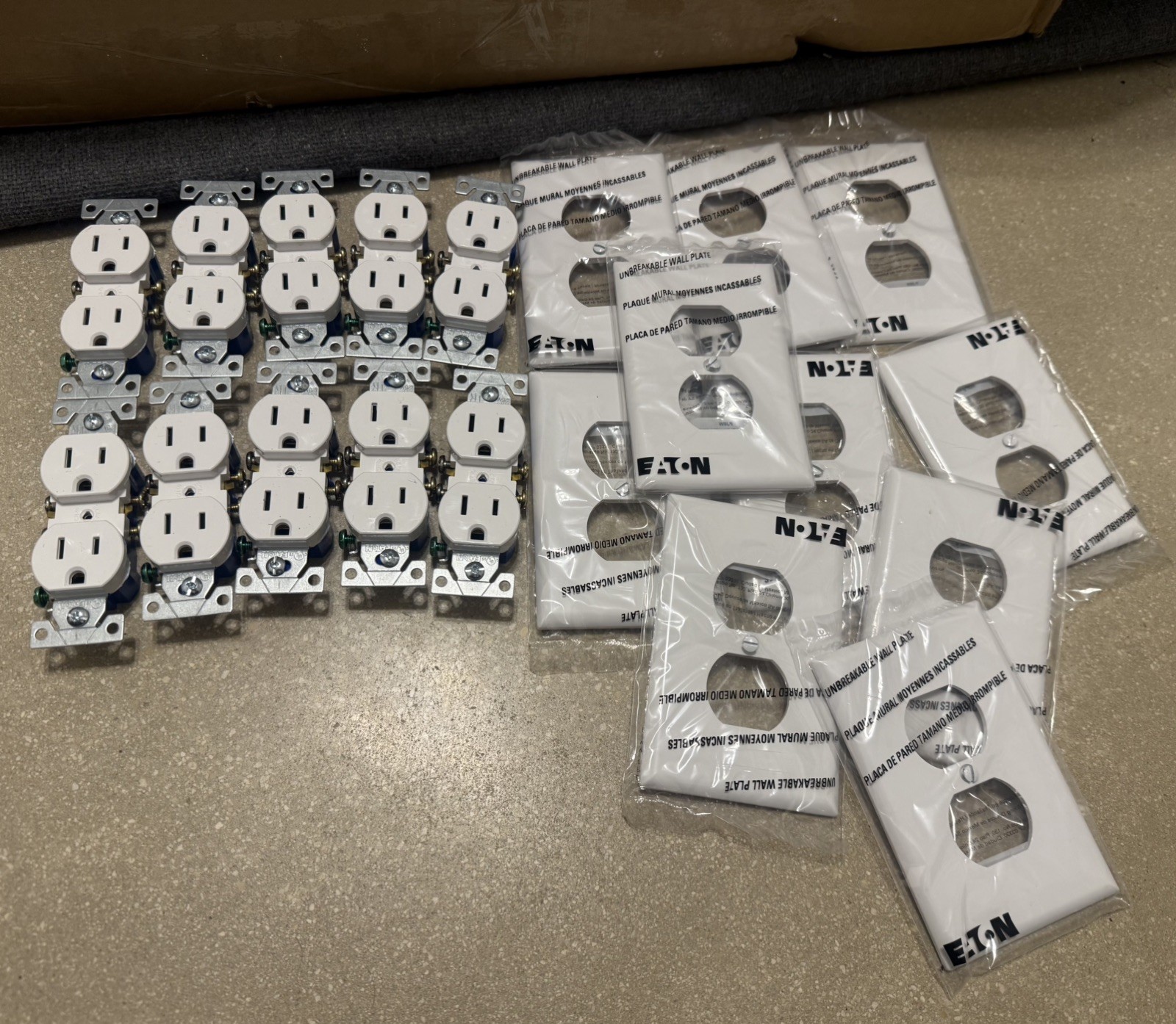 Eaton TR270W Duplex Receptacles x10 & GF15W GFCI Receptacles x2 w/ Faceplates!