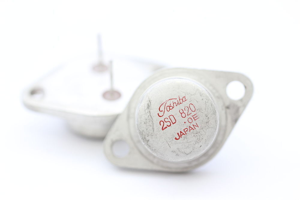 (100PCS ) 2SD820 TRANSISTOR TO-3 NEW ORIGINAL TOSHIBA PART LOT OF 100PCS