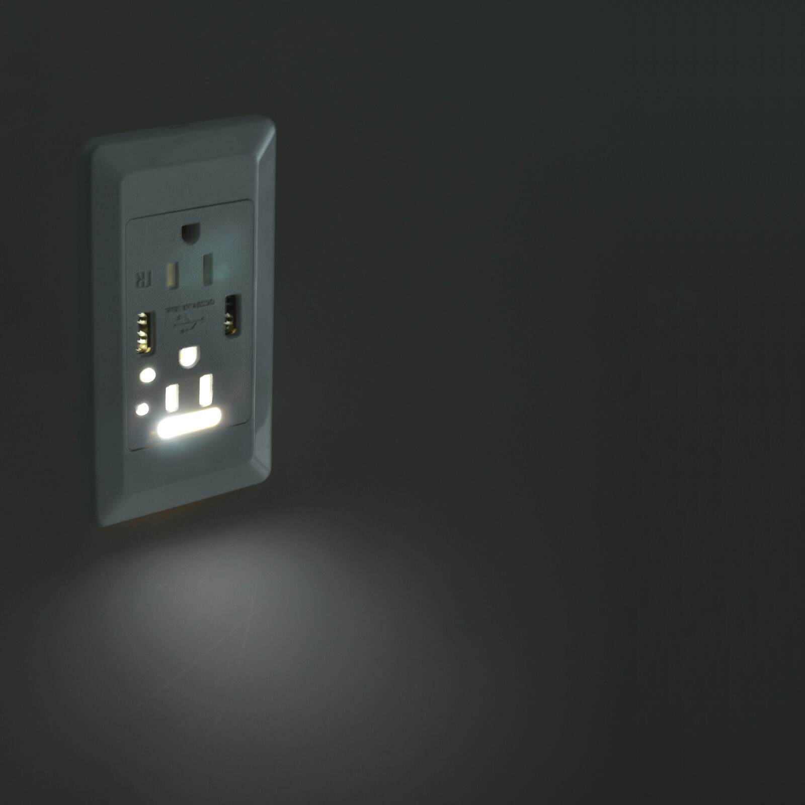 4 Pack Wall Power Outlet with LED Night Light 15Amp TR Duplex Receptacles White