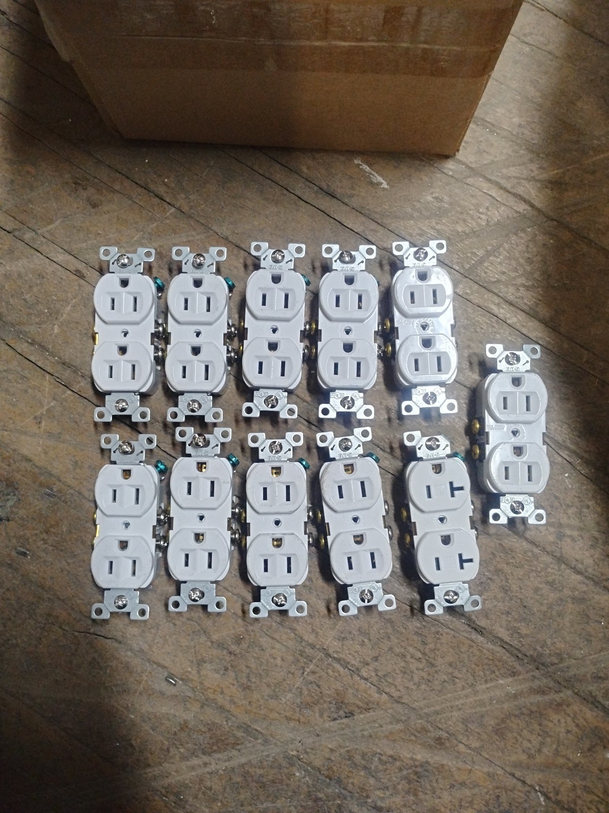 11 Eaton CR15W White COMMERCIAL Grade Outlet Receptacles NEMA 5-15R 15A 125V
