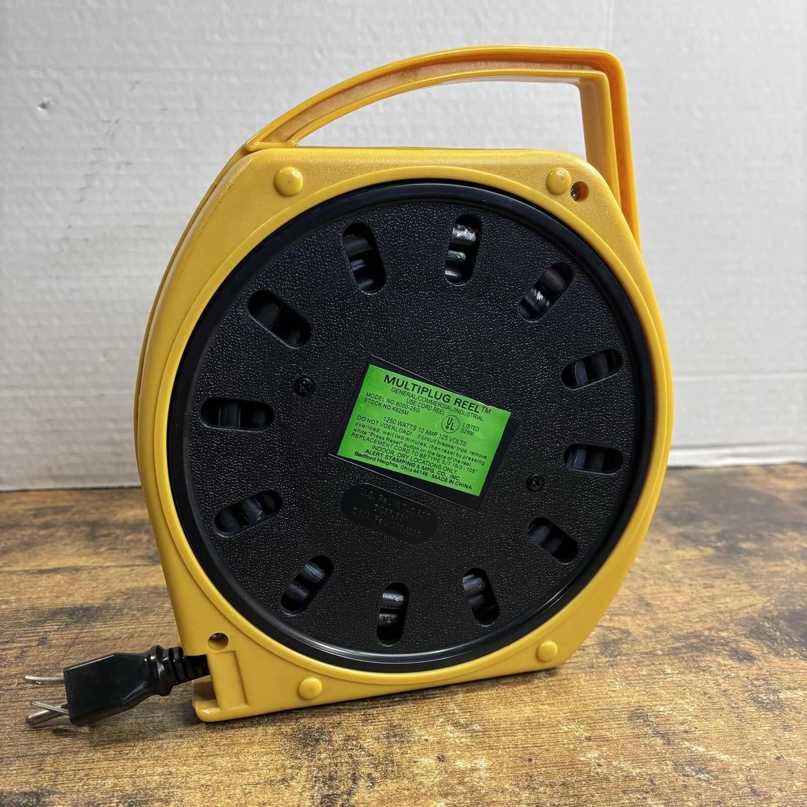 General Commercial Industrial Multiplug Extension Cord Reel 4 Outlets 6000-25G