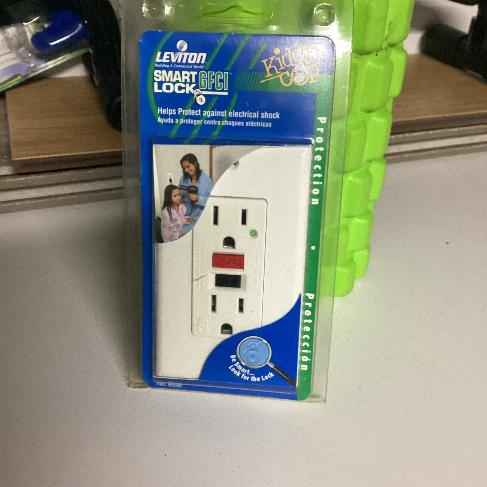 Leviton SmartLock GFCI Tamper Resistant Duplex Outlet 15A 101-120V White