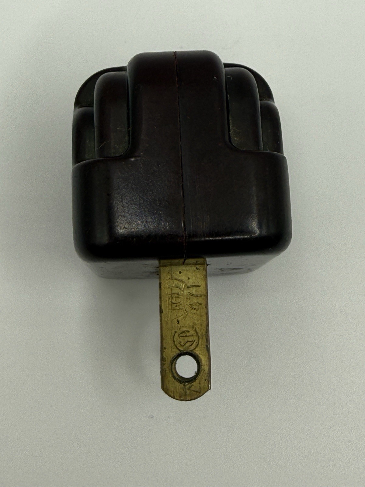 Winker A-001 3-Prong to 2-Prong Grounded Outlet Adapter, 125V 15A tested. Works