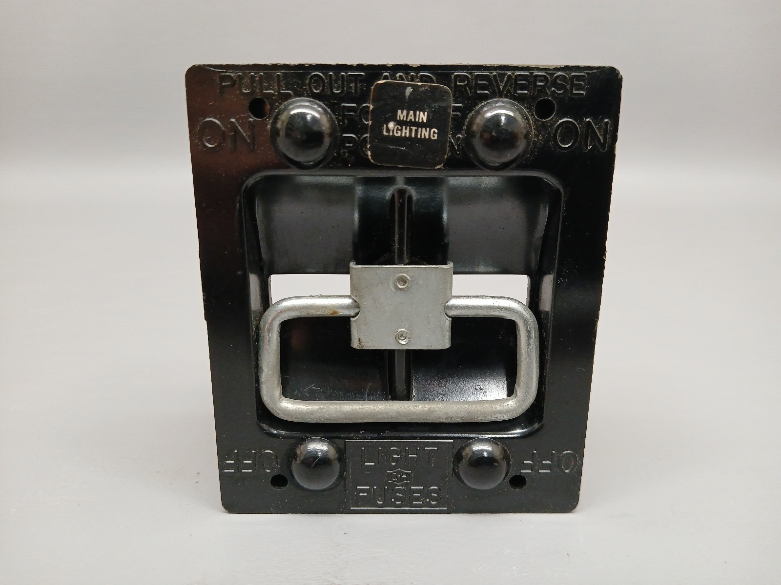 CUTLER HAMMER 60 AMP LIGHT FUSE PANEL PULLOUT FUSE HOLDER
