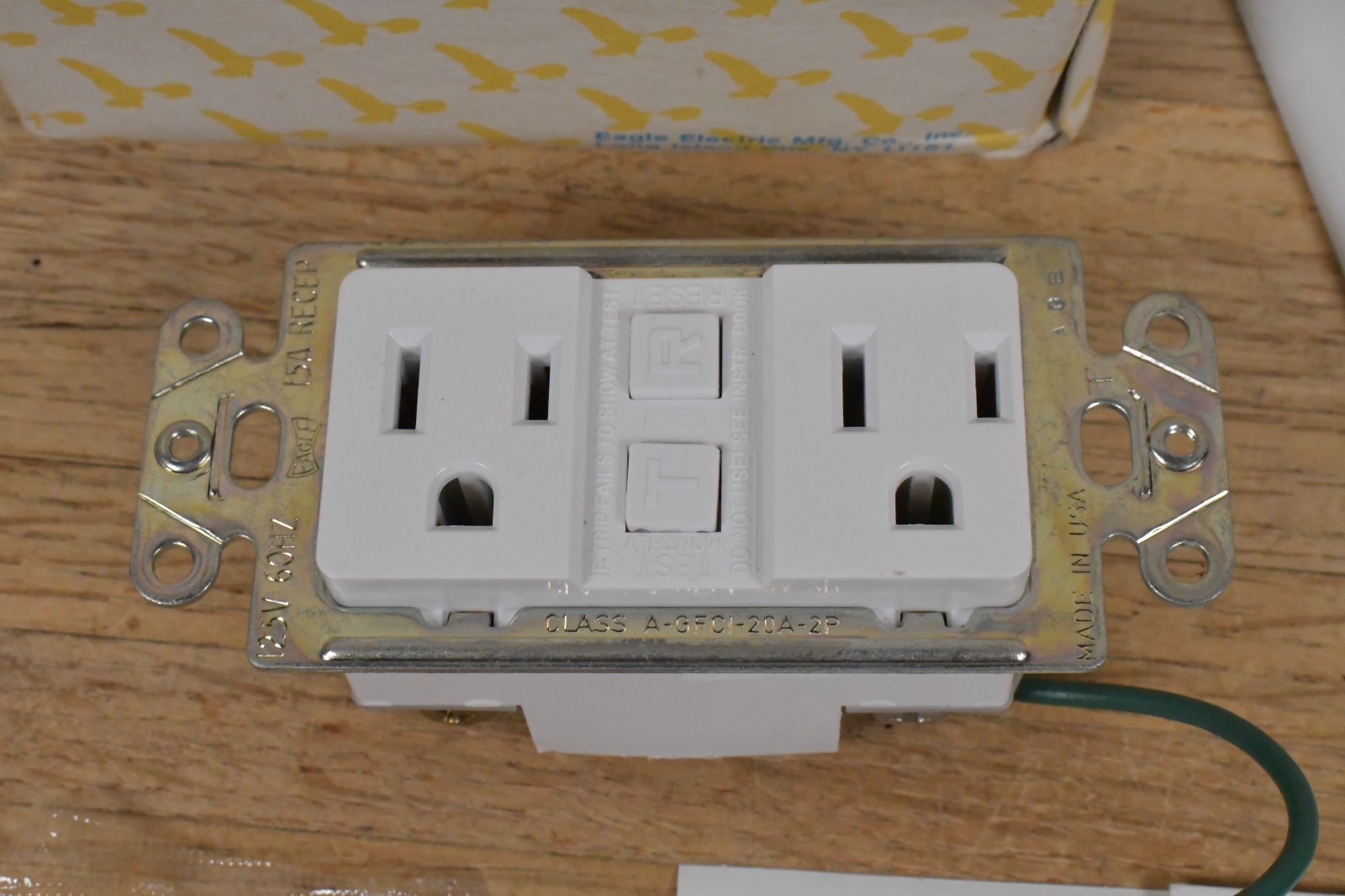Eagle Horizontal GFCI Shock Sentry Interrupter Duplex Receptacle 646-2W-Box
