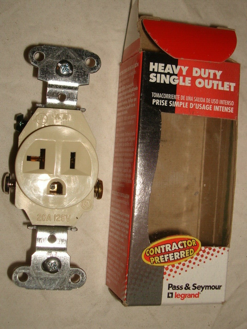 NIB Pass & Seymour Single Ivory Outlet 5351-ICC 2 Pole 3 Wire