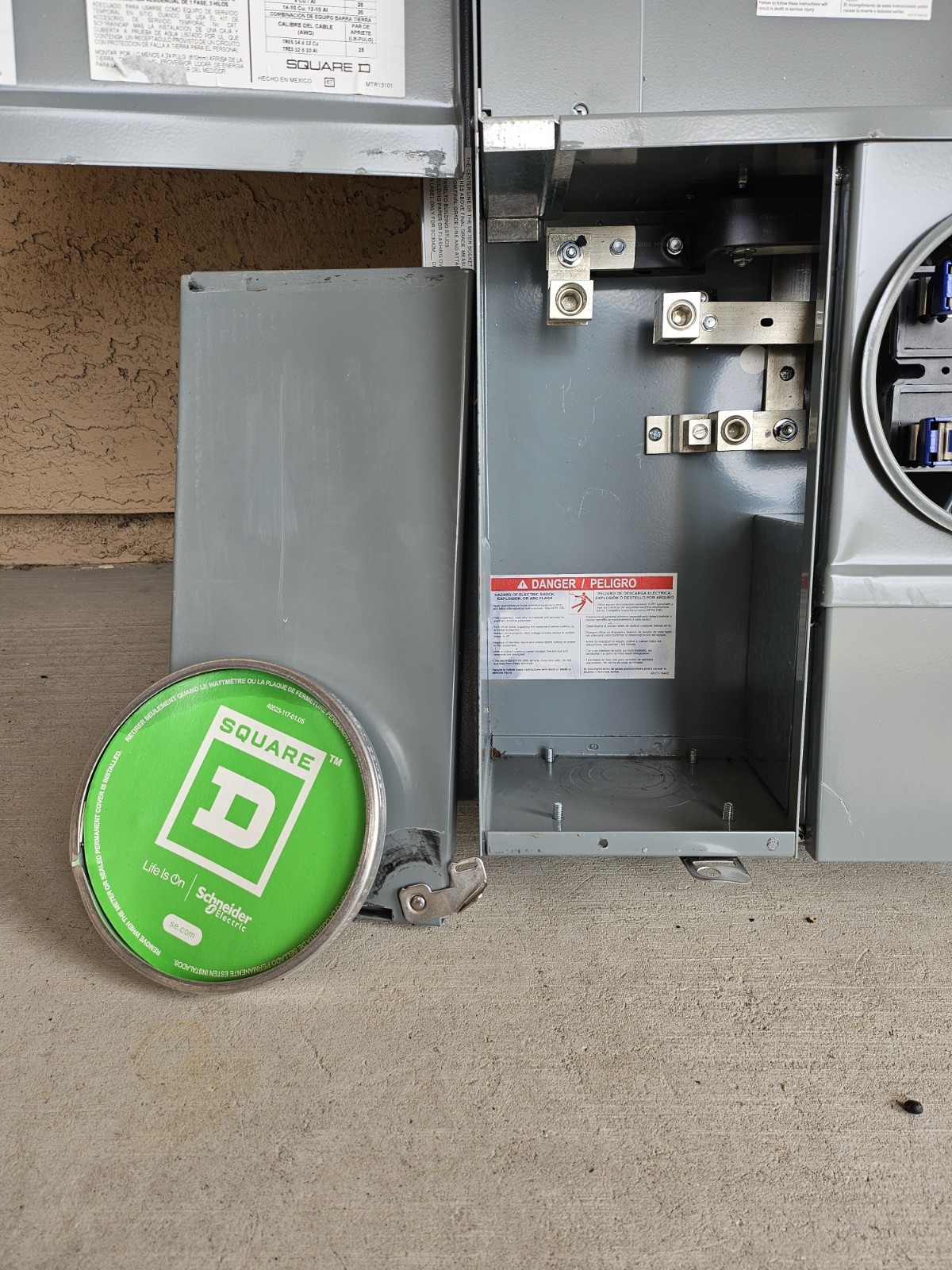 Square D SC3042M200PF 200A 30SP 42Cir Solar Ready Meter Main Breaker Load Center