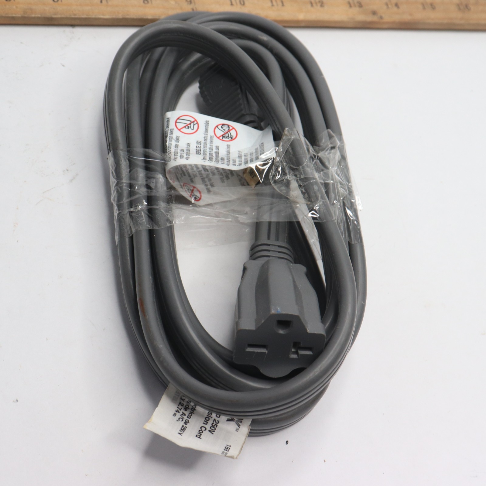 HDX Extension Cord 20 Amps Type B 250V Grey 12-Gauge 9Ft 188327