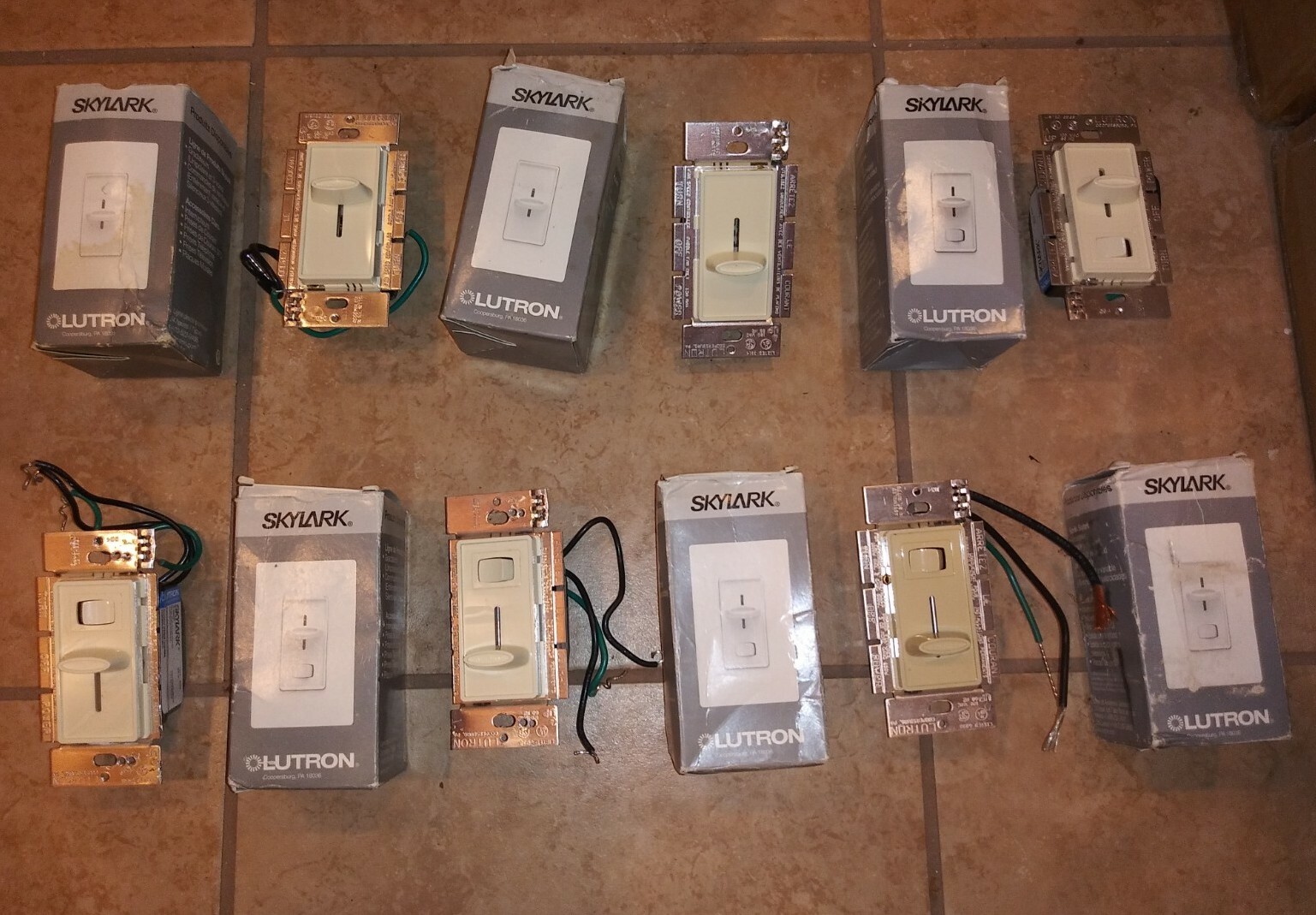 Lot of 6 Lutron S-600P & SFSQ-F SkyLark Single-Pole Dimmer – 3 NEW & 3 USED 6pcs