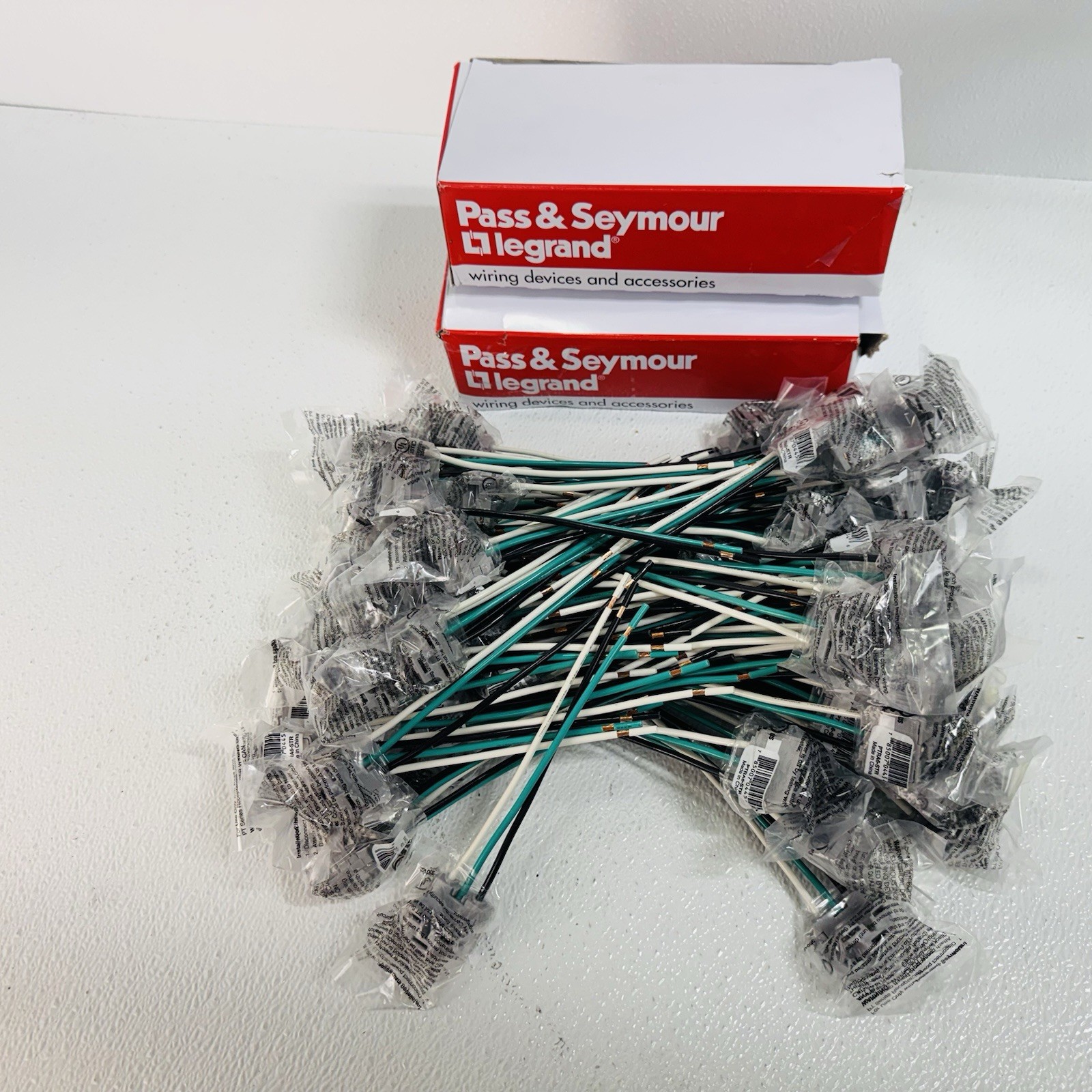 110 – Legrand Pass & Seymour 90 Deg Plugtail Connector Stranded Wire 6″ PTRA6STR