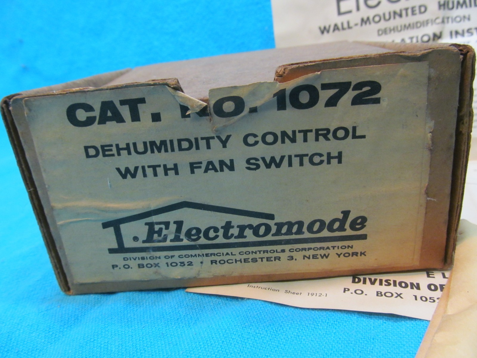 NEW OLD STOCK ELECTROMODE 1072 HUMIDITY CONTROL WITH FAN SWITCH