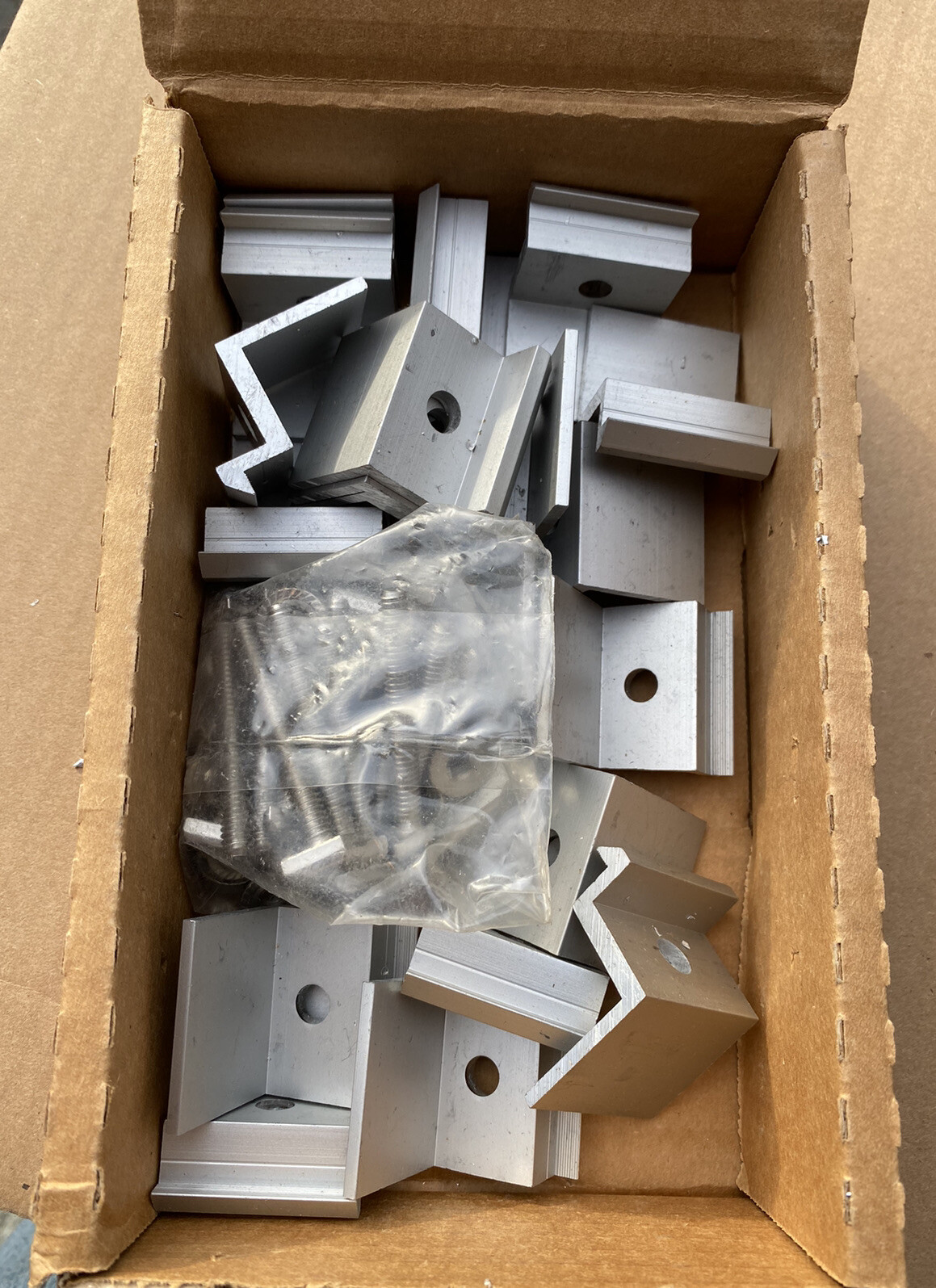 Box of 20 Unirac Solar Mount 302004C Solar Mount SM End Clamp D w/ Hardware