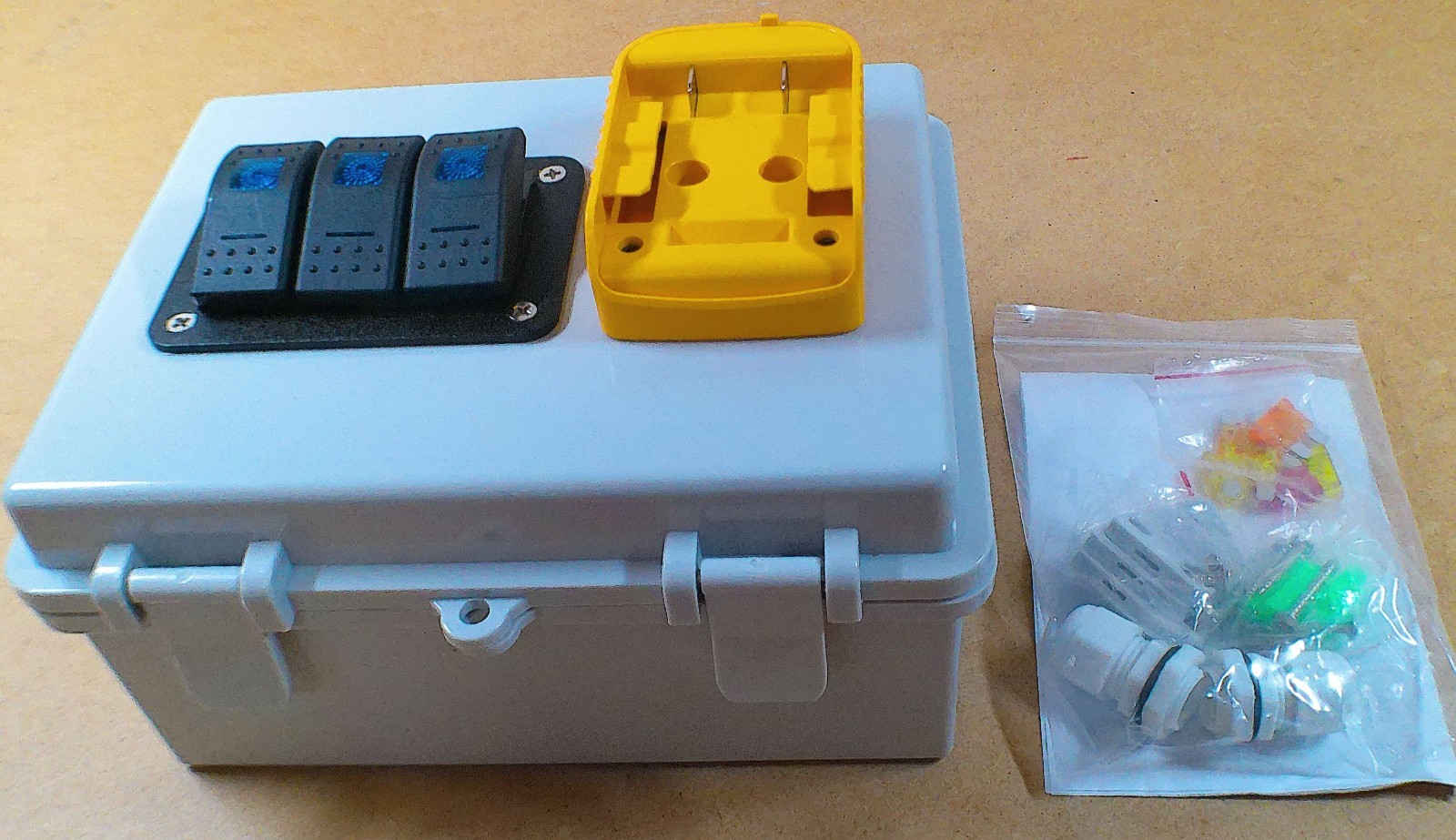 Power Distribution Box with Battery Adapter Fit for De.Walt 20V Battery