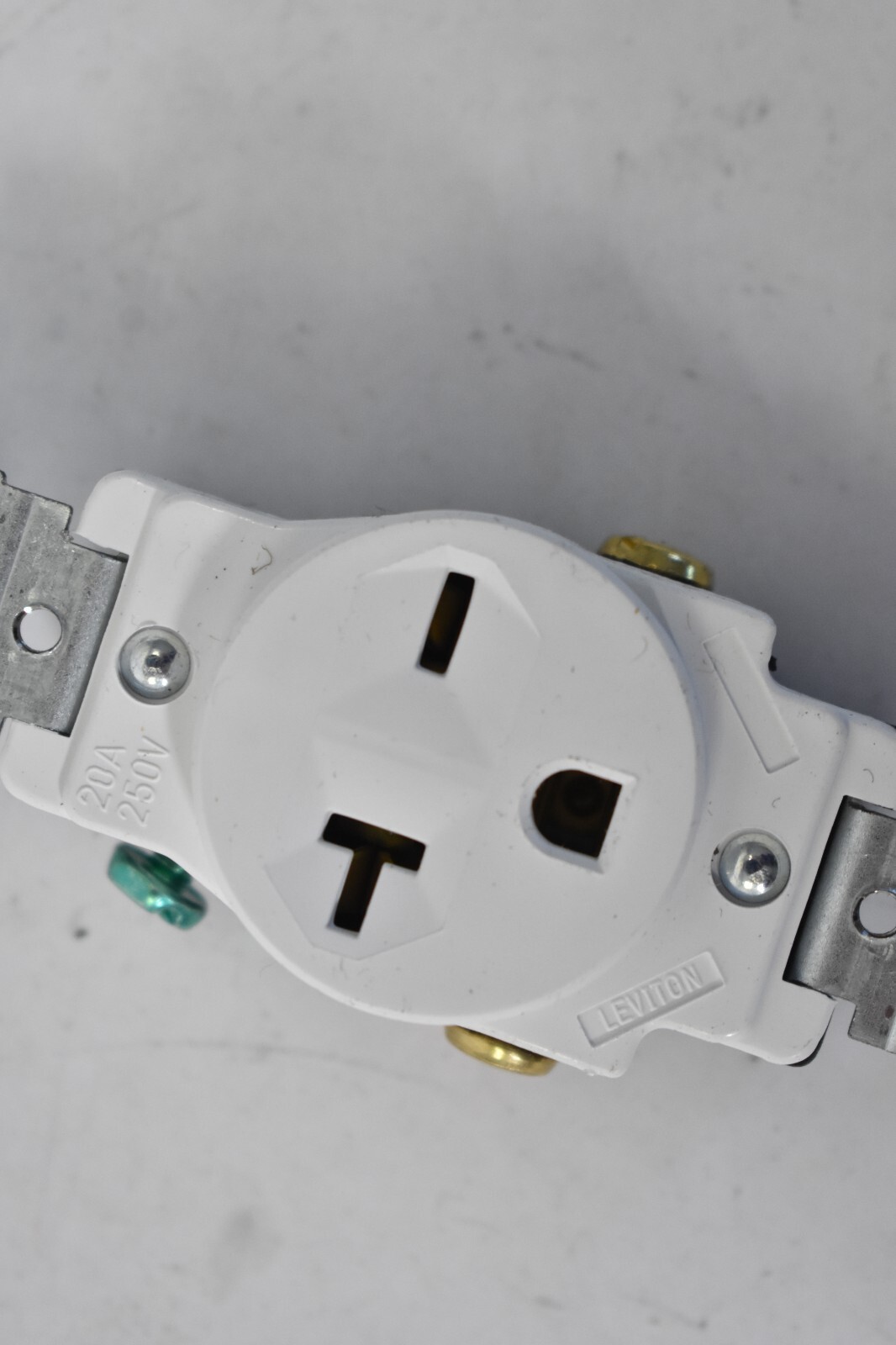 Leviton Plus+ 20 Amp Single Outlet 20A-250V Receptacle Electrical Log 5821-WS