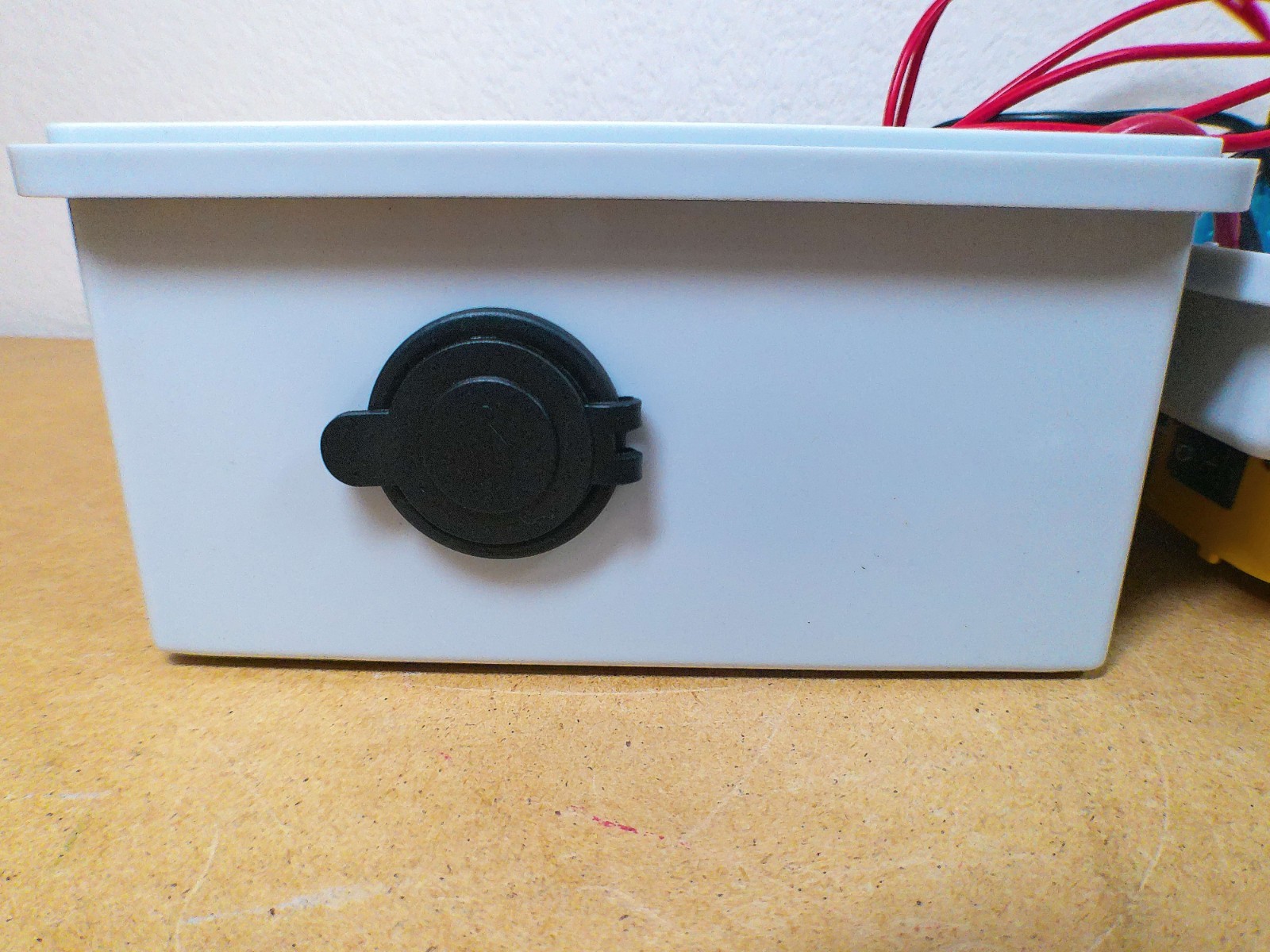 Power Distribution Box with Battery Adapter Fit for De.Walt 20V Battery