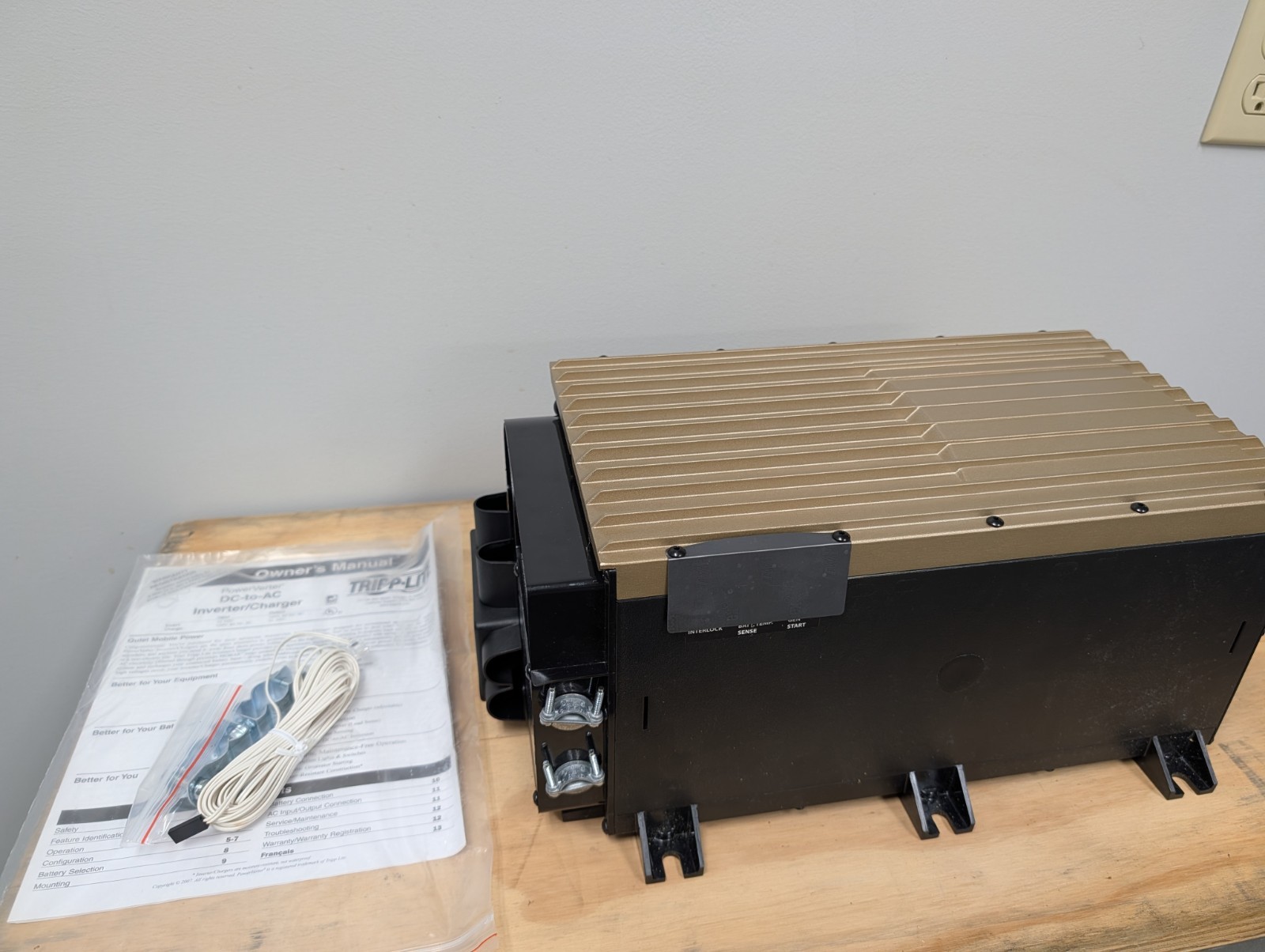 Tripp Lite mrv2012ul 2000w Inverter/Charger 12v UPS Hardwired