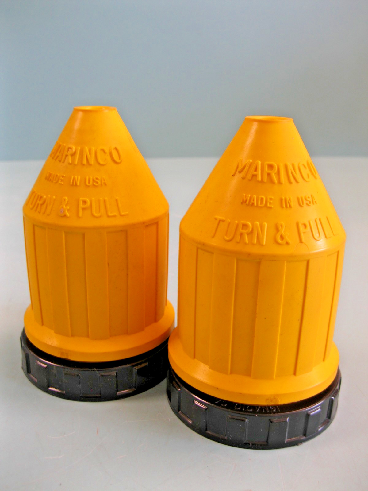 Lot (2) Leviton 7715-CR Weather & Corrosion Resistant Boot w Ring F18