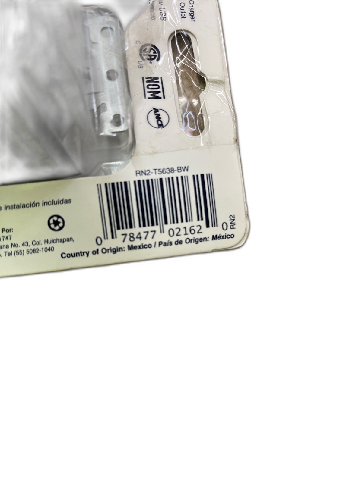 Leviton Decora White 15A Tamper Resistant Duplex Outlet with USB Charger 1-Pack