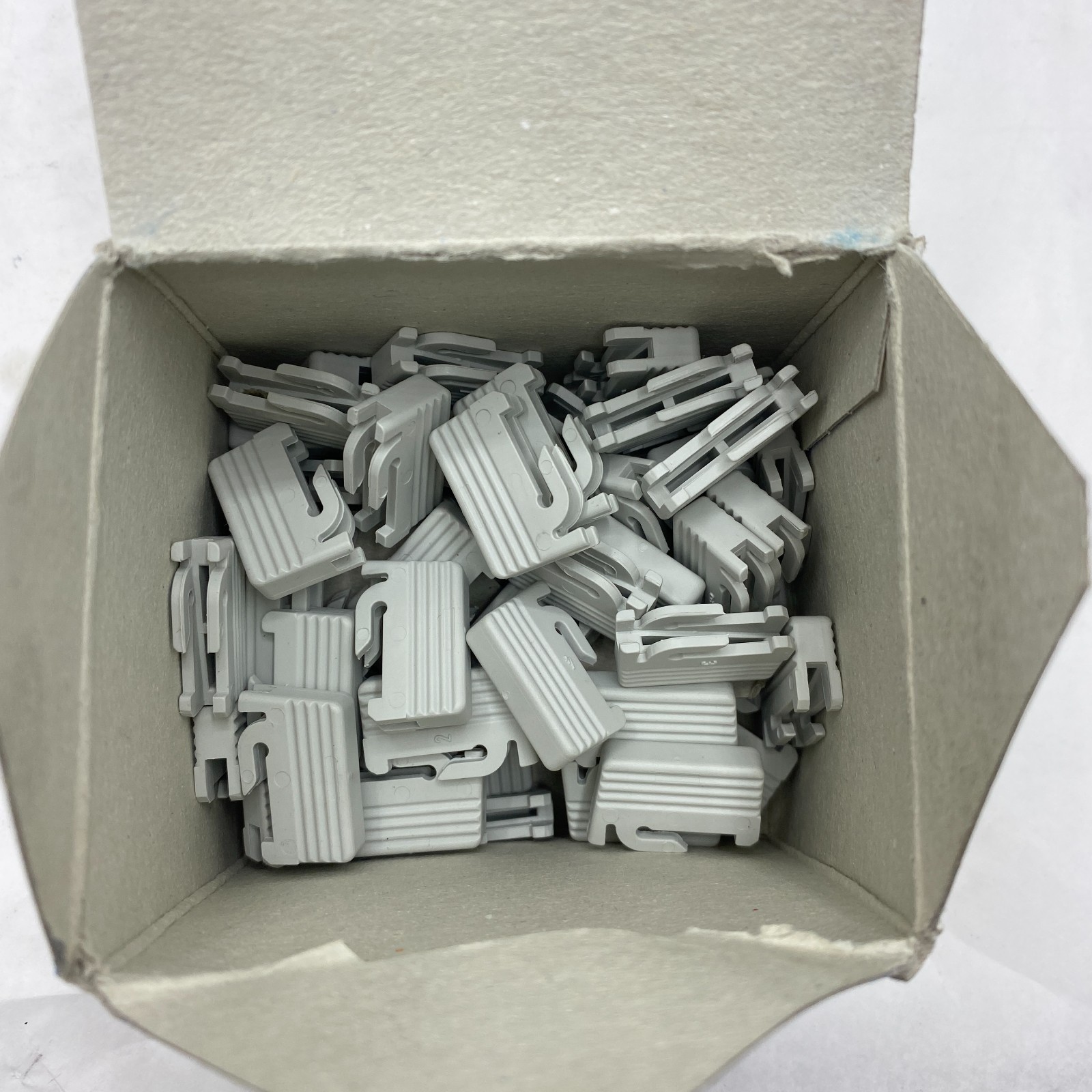 Eaton XTCEXCNC Starter and Contactor Accessories DILM32-XVB LOT OF 50