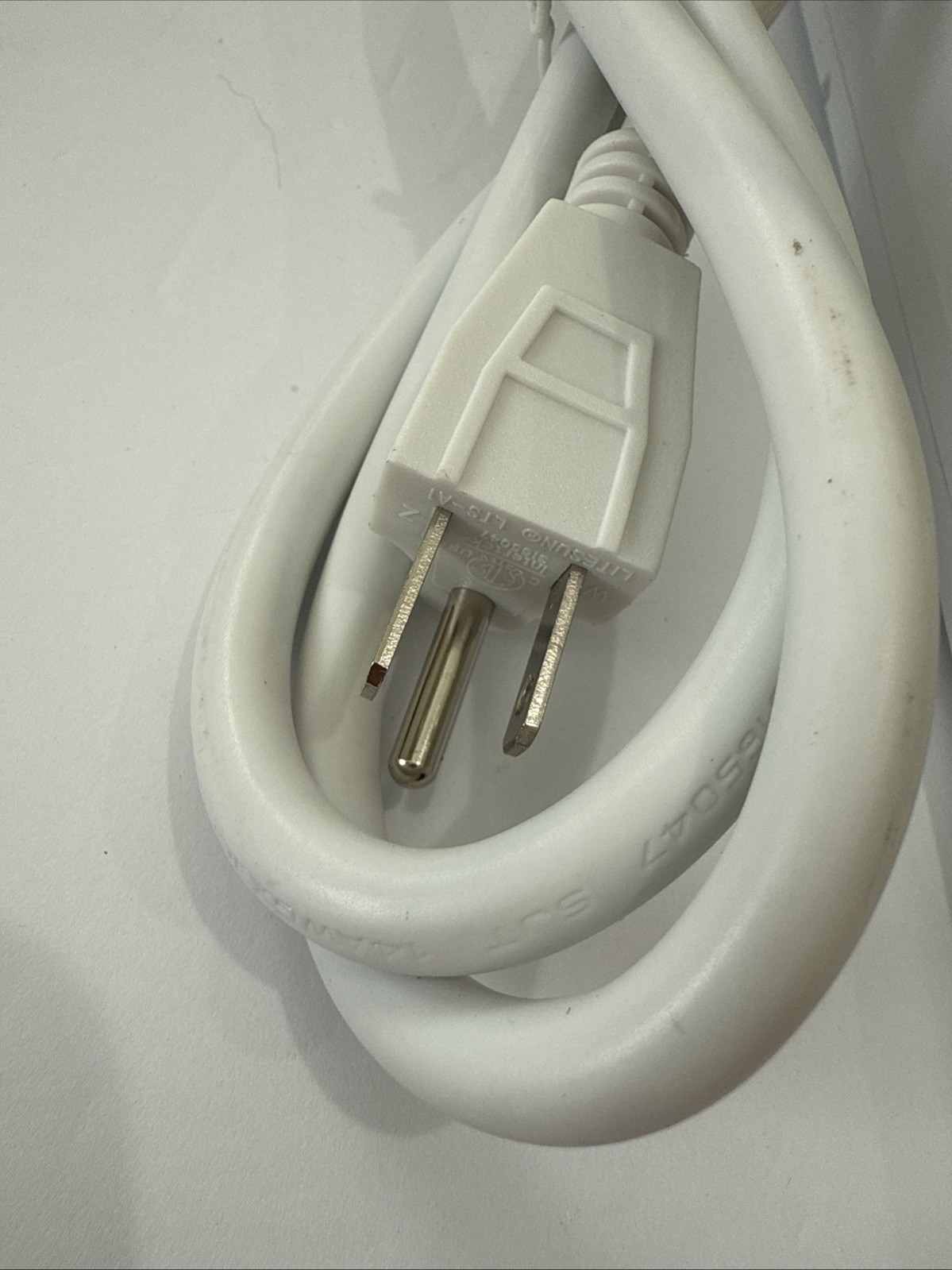 New MaxLite – 8 Outlet Energy Saver Power Strip with Surge Protection