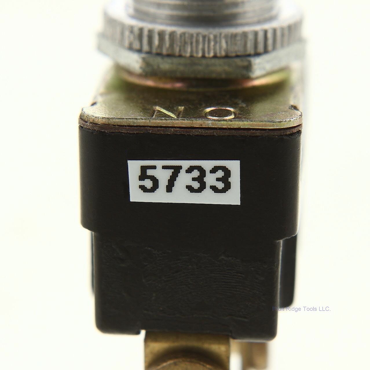 Leviton 5733 SPDT 11/16″ Bat Toggle AC Switch ON-ON 3/4HP 15A-125V 10A-250V Bulk
