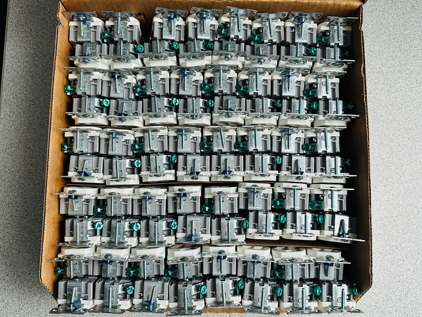 80 NEW Eaton 8300W White HOSPITAL GRADE Duplex Receptacle Outlets 5-20R 20A 125V