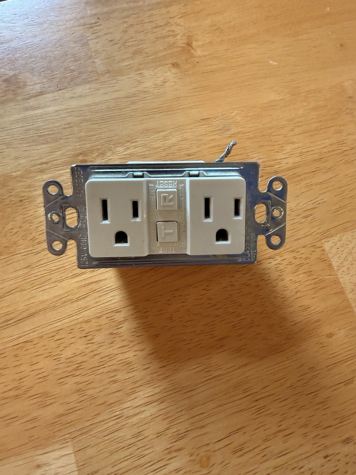 Eagle ShockSentry Horizontal GFCI 15A 125V White **SEE NOTE ON COLOR**
