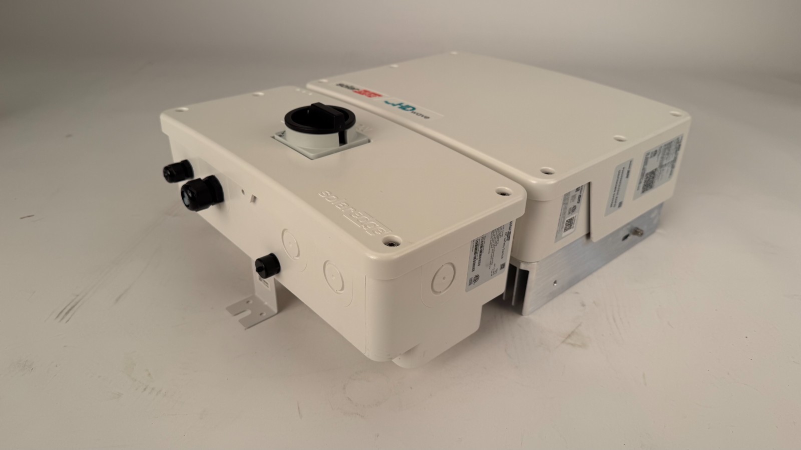 Brand New Solaredge SE7600H-US000BNU4 240V 7600W HD-Wave Inverter