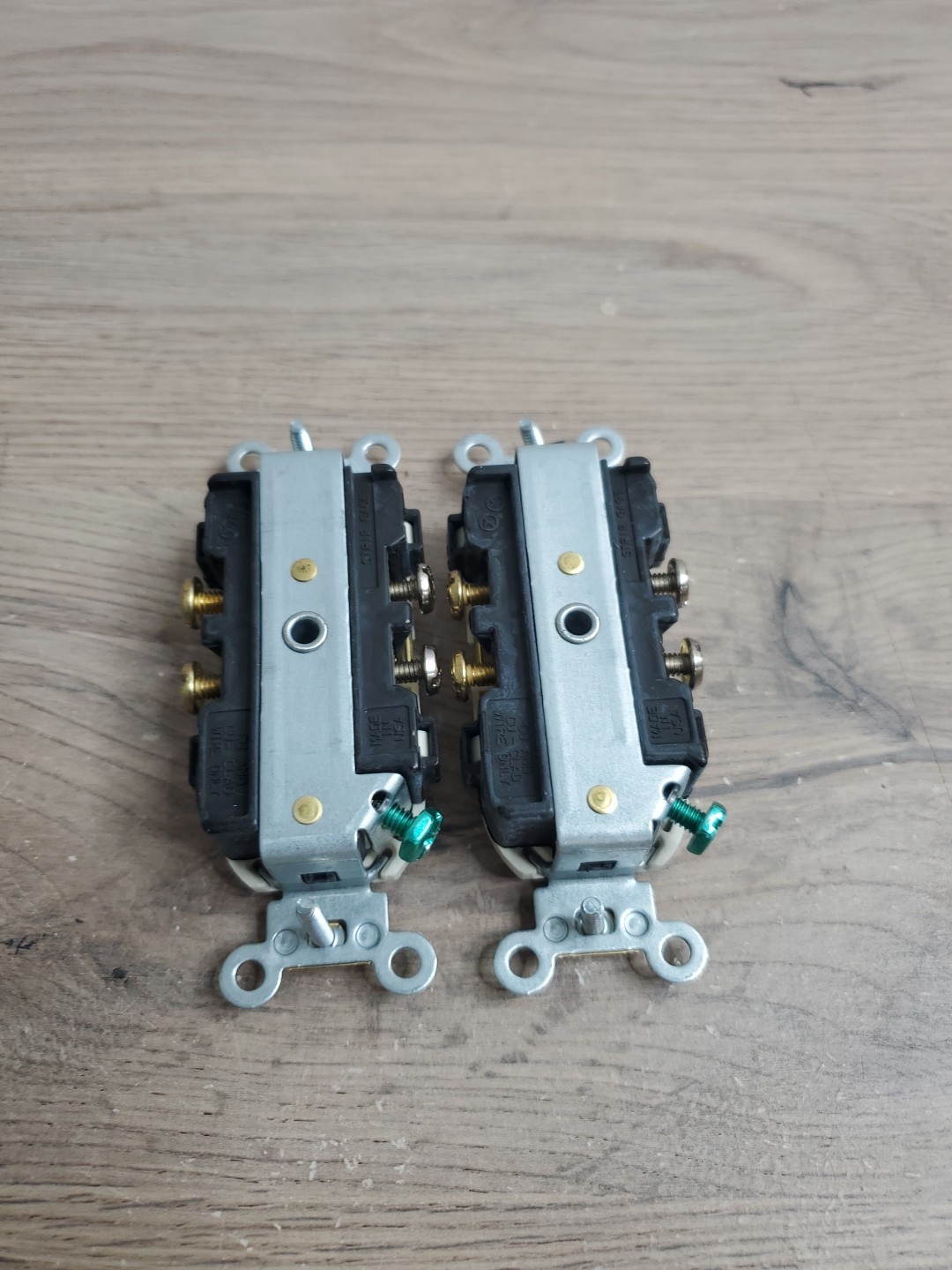 (2) CR15-W 15-Amp, 125-Volt, Narrow Body Duplex Receptacle