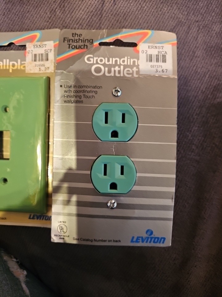 NOS New Mint Green Wallplate Grounding Outlet Switch Plate Set Vintage New B84