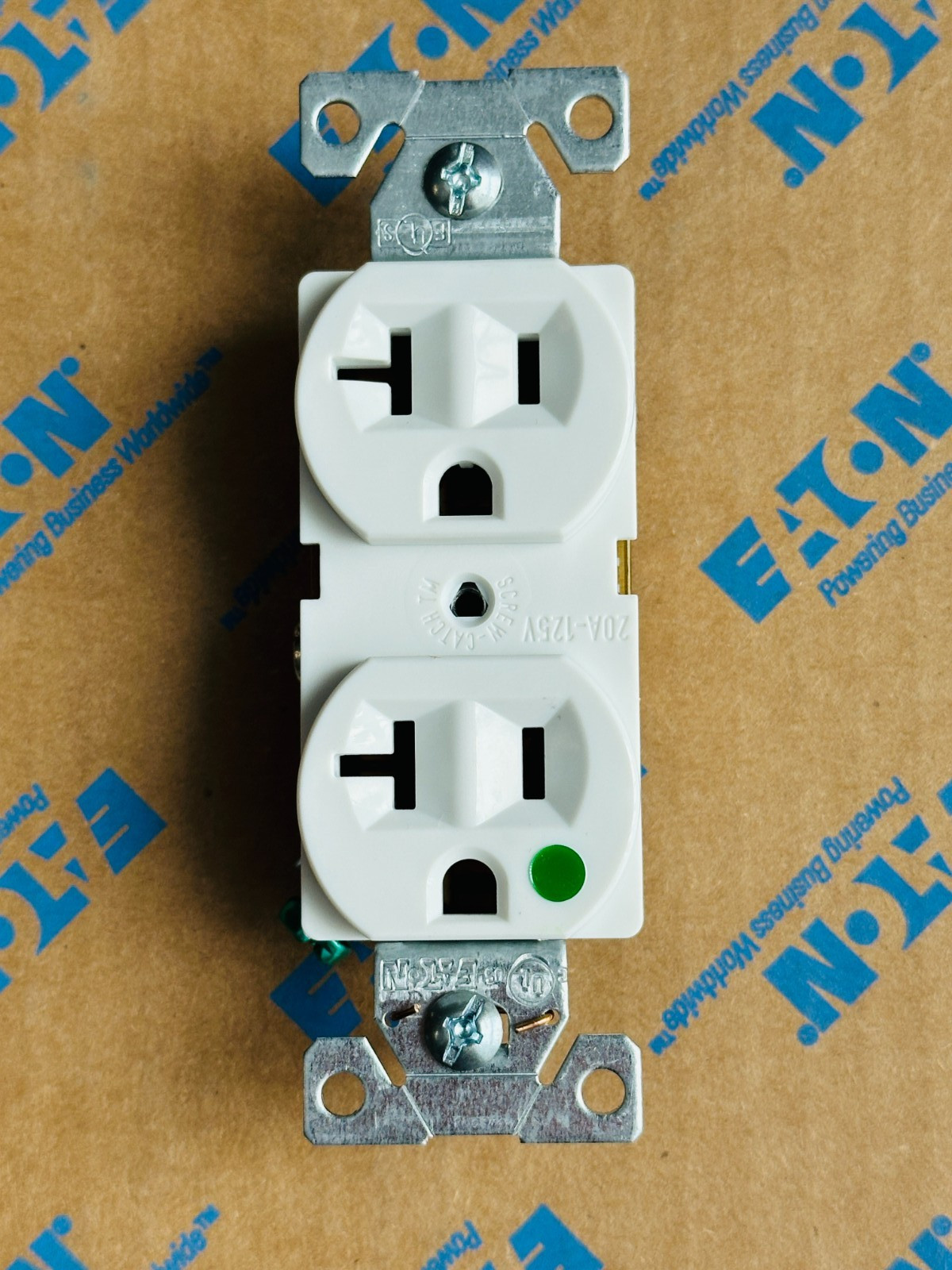 80 NEW Eaton 8300W White HOSPITAL GRADE Duplex Receptacle Outlets 5-20R 20A 125V