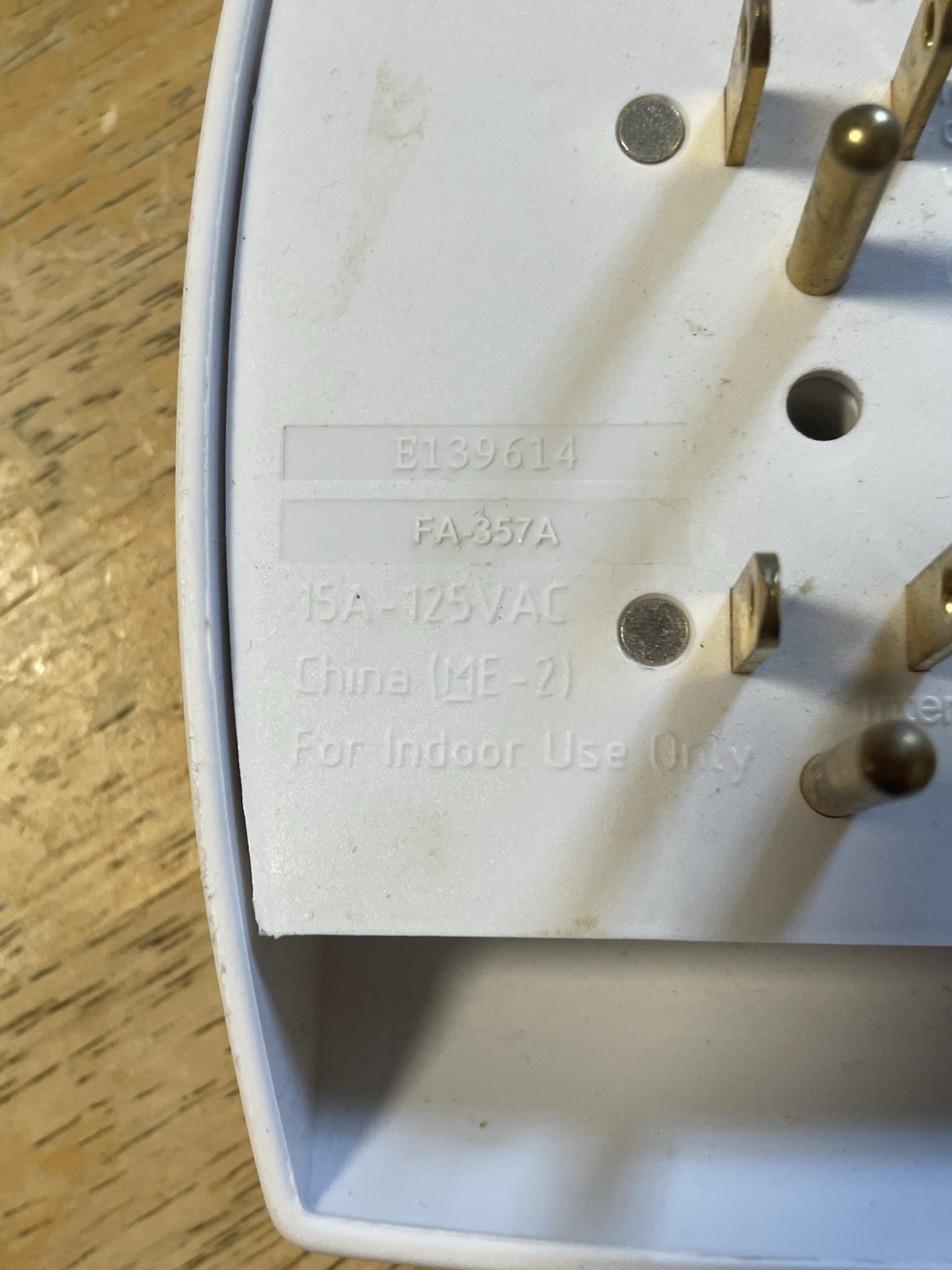 General Electric (GE) 6-Outlet Adapter – White, Ground, 15A-125V 1745