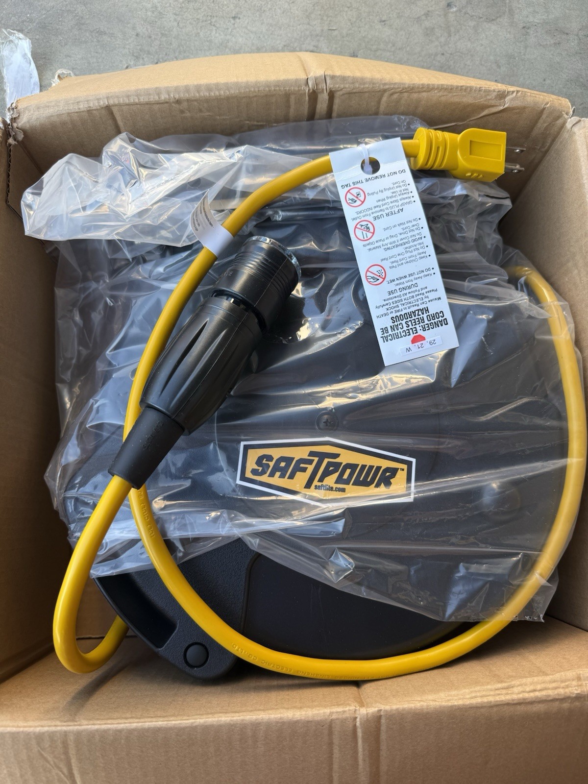 GM Retractable Extension Cord Reel Power Cord Reel 40′ w 12/3 Sjtow Cord 15Amp