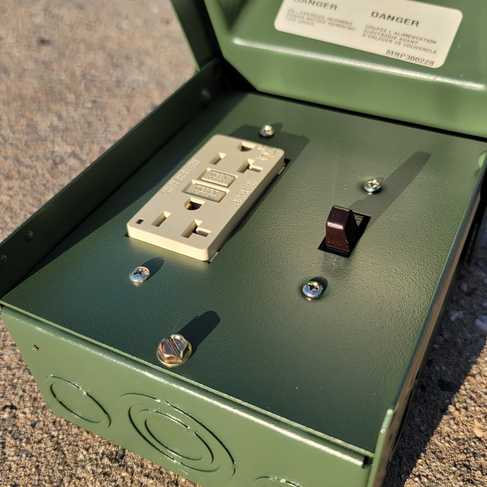Midwest 20 Amp Backyard Outlet with 20A GFI Duplex and Toggle Switch U010S010GRP