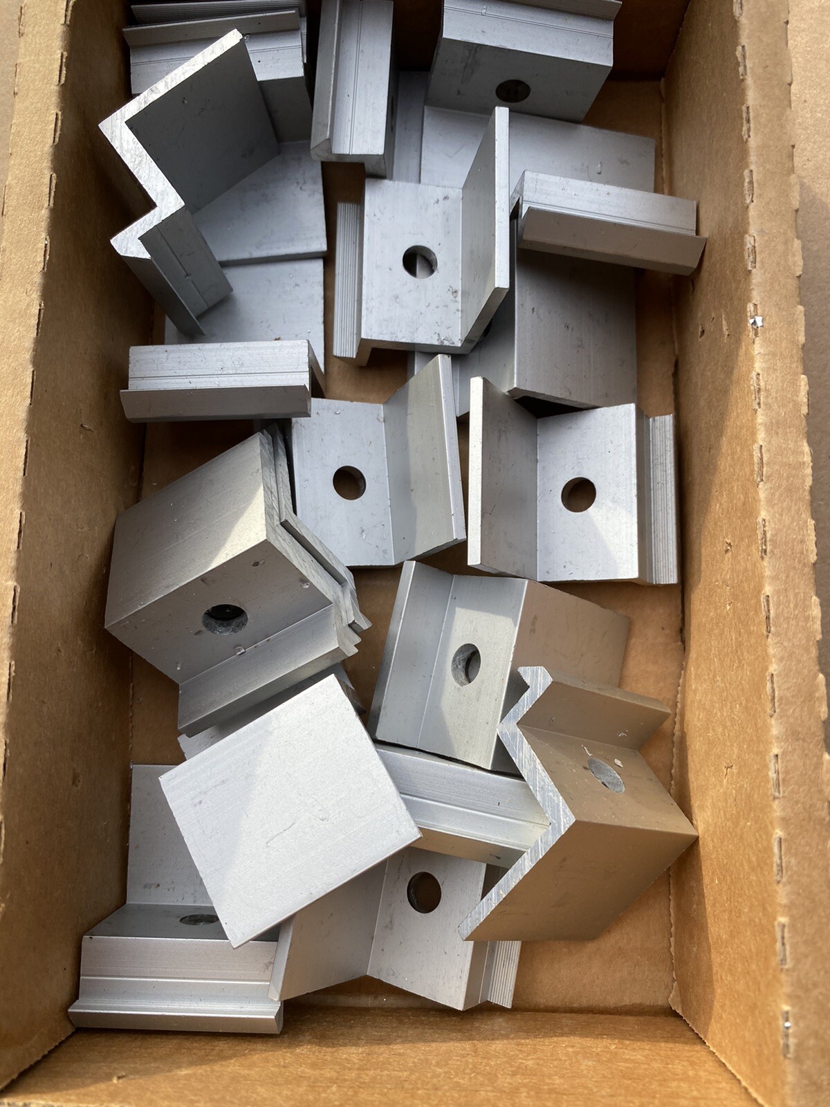 Box of 20 Unirac Solar Mount 302004C Solar Mount SM End Clamp D w/ Hardware