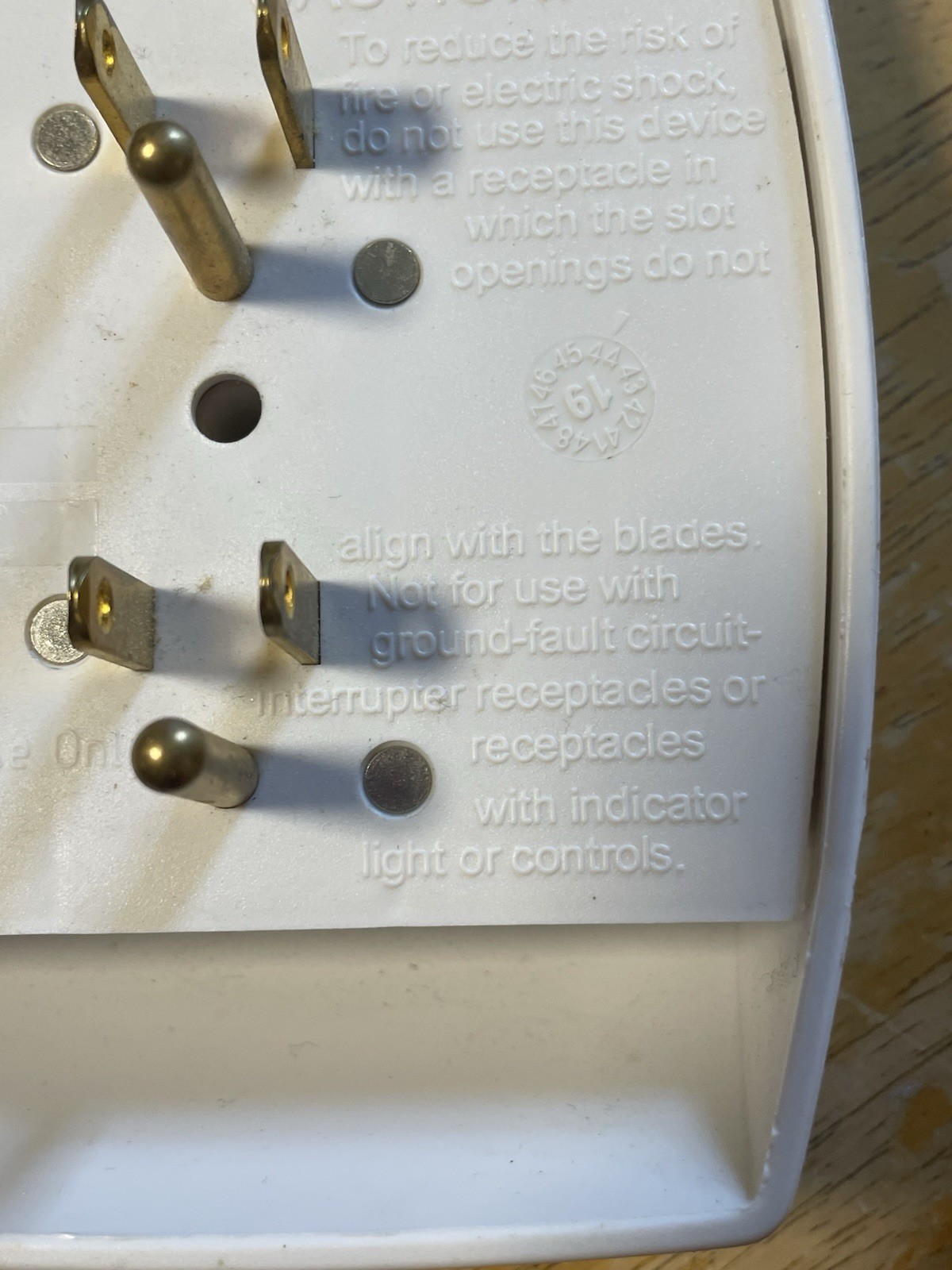 General Electric (GE) 6-Outlet Adapter – White, Ground, 15A-125V 1745