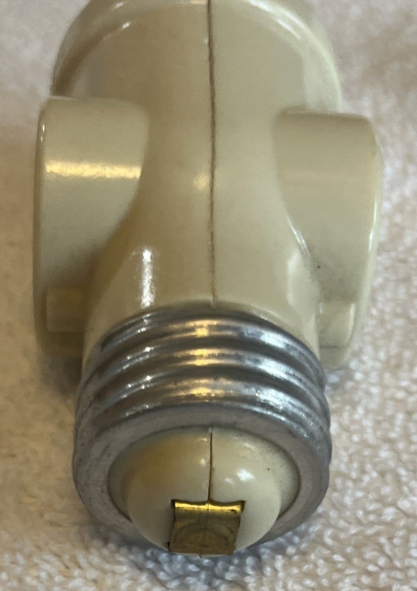 Lot Of 8 Screw In Socket To Plug Adapters