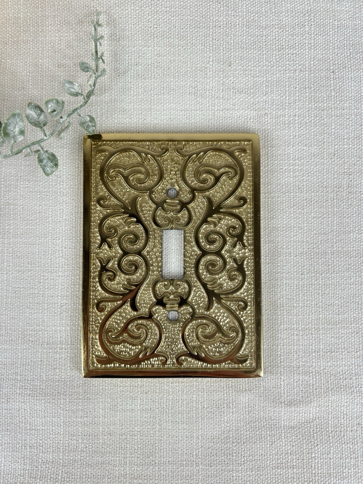 Ornate Gold Tone Metal Single Light Switch Cover Plate Toggle Vintage Style NEW