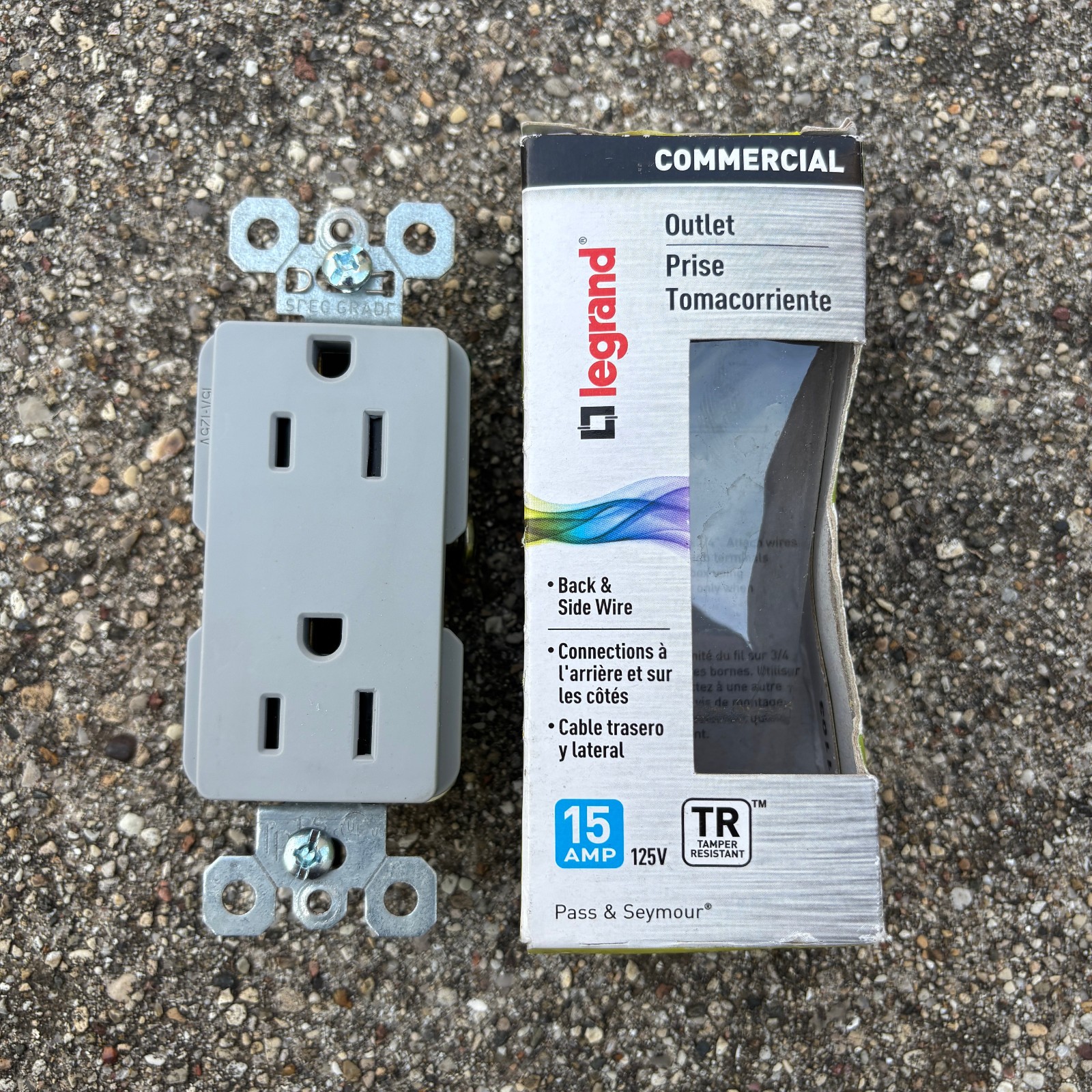 Legrand 5 pc Commercial Grey Outlet 4 x 15Amp + 1 x 20 Amp Tamper Resistant 125V