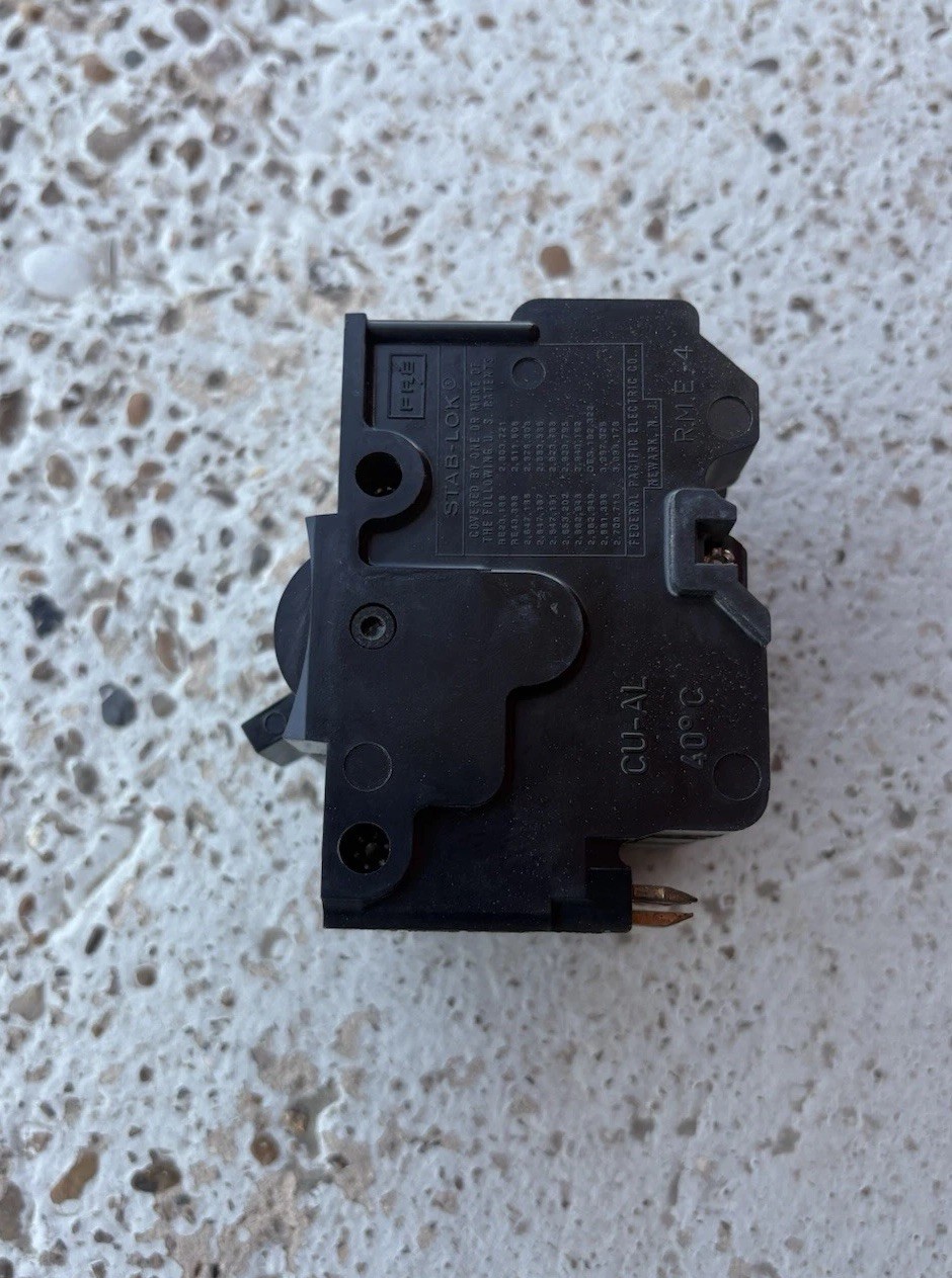 CIRCUIT BREAKER 3 POLES 20 AMPS STAB-LOK FEDERAL PACIFIC 250 VOLTS