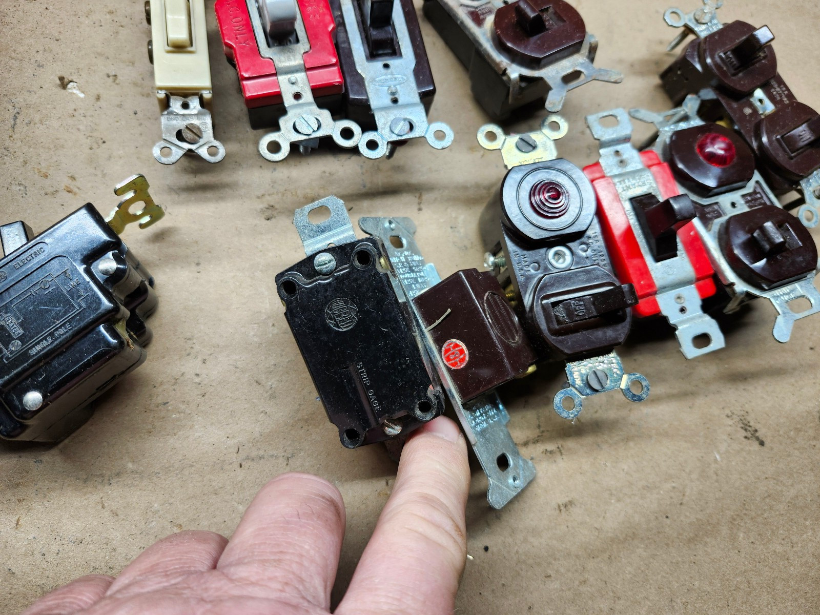 Lot Of Vintage Leviton , Slater, Pilot light switch, Wall switch New Old stock