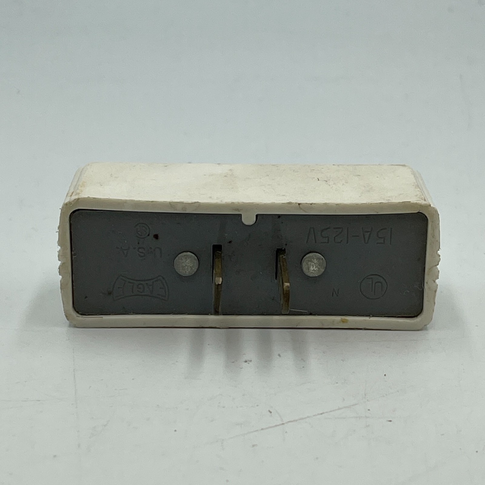 Eagle Single Receptacle with Three Outlet Cube Tap White 15A 125-V Wall Mounted
