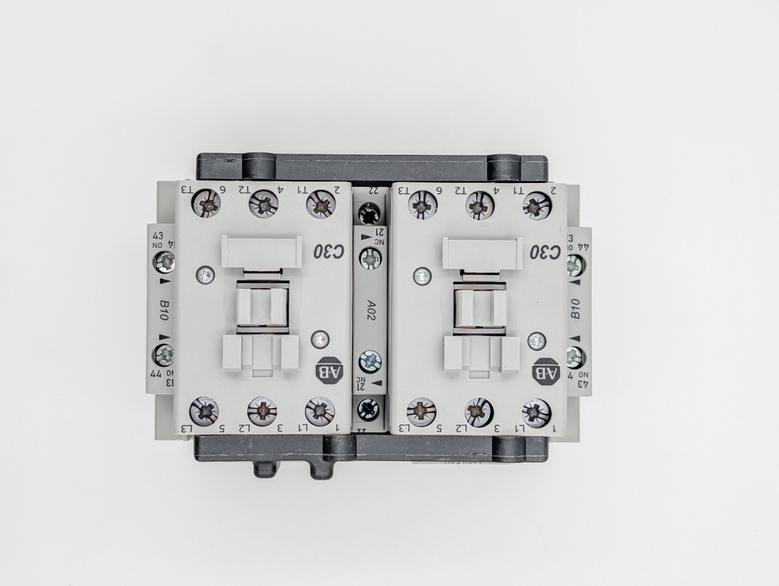 Allen-Bradley 104-C30D22 IEC 30 A Reversing Contactor 110/120V USA 1PC New