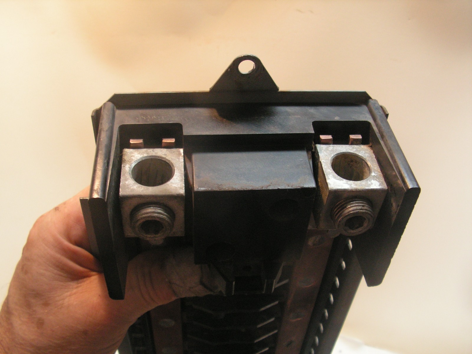 Cutler-Hammer Main Lug Busbar 150 Amps 30 Spaces 2 Sided Cat. No. CH30