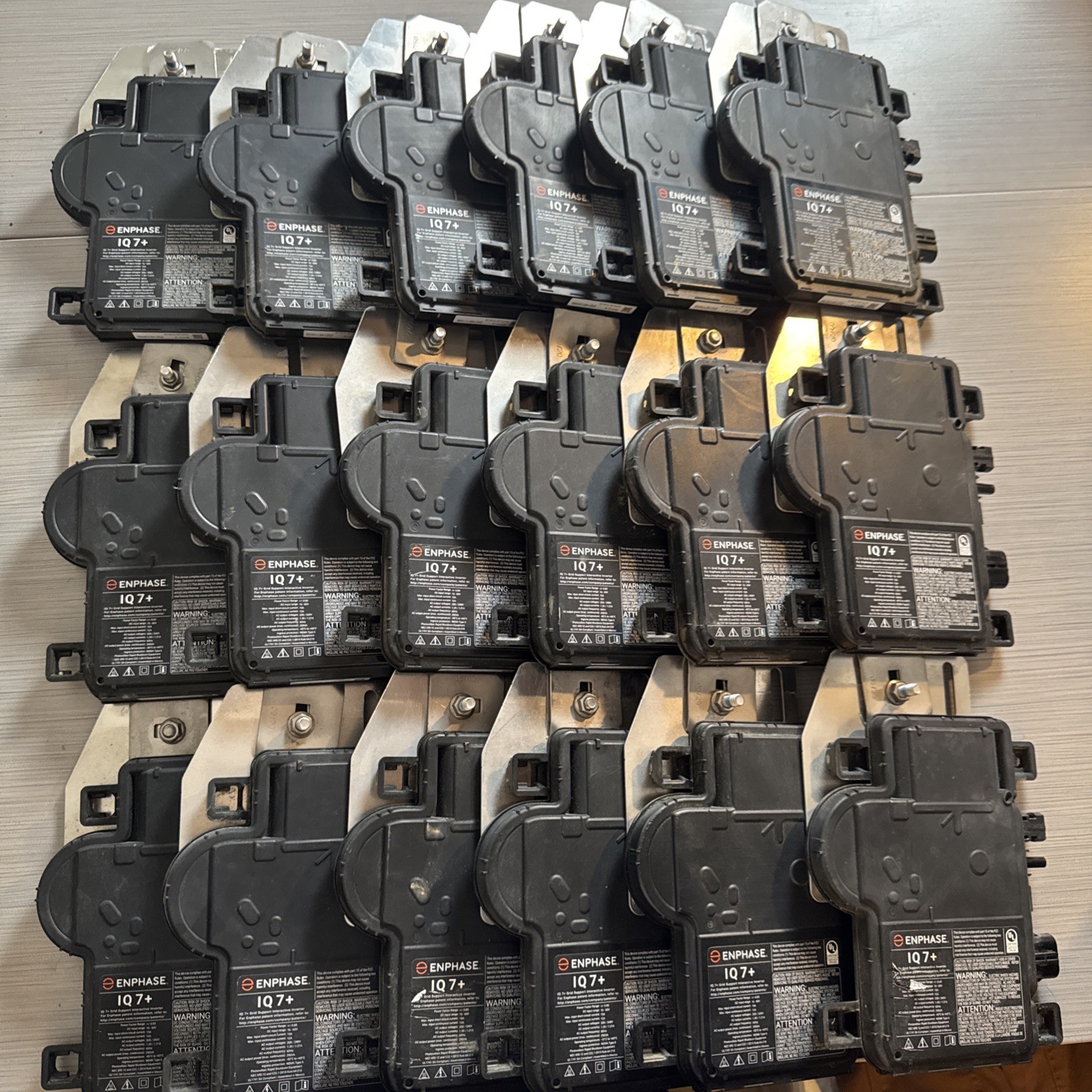 Enphase IQ7PLUS-72-2-US Microinverter Grid-Tie Solar IQ7 + LOT 18 Units